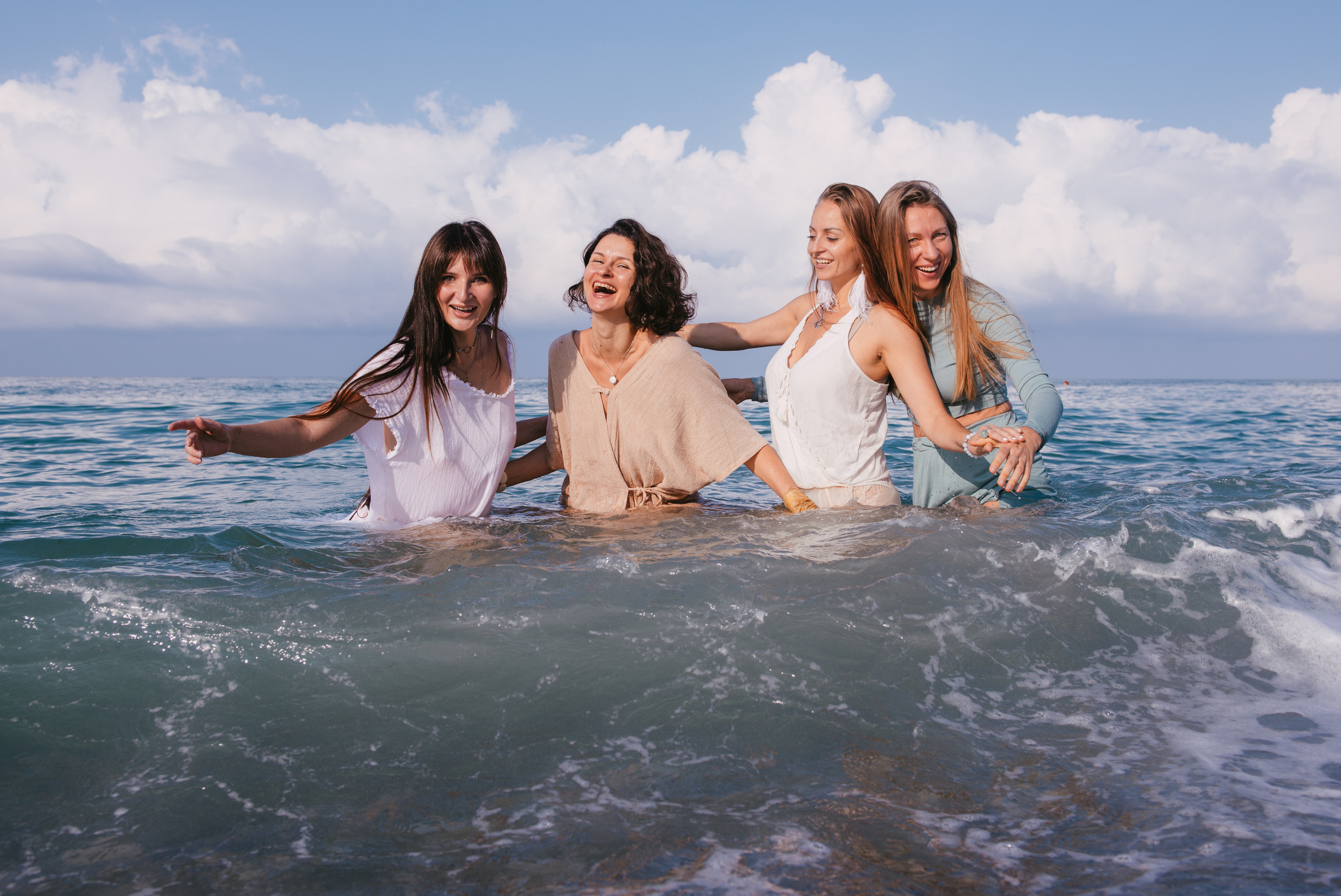 Фотосессия на берегу моря для сайта женского тура. Портретный и репортажный фотограф в Сочи Рамодина Юлия