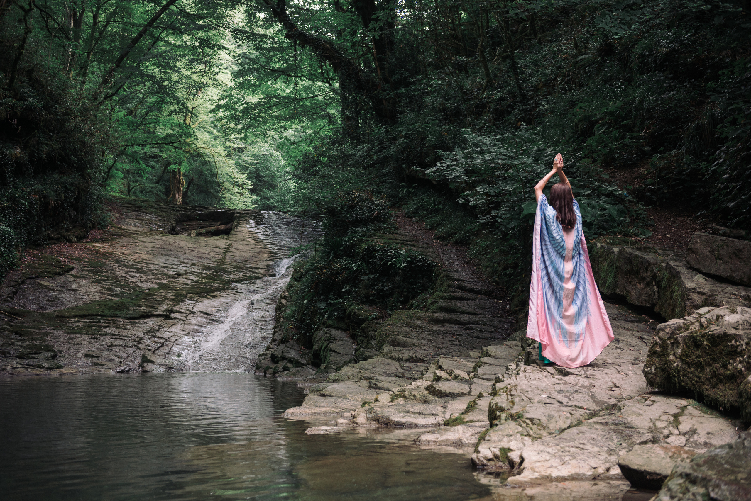 Аня. Фотосессия на водопаде. Портретный и репортажный фотограф в Сочи Рамодина Юлия