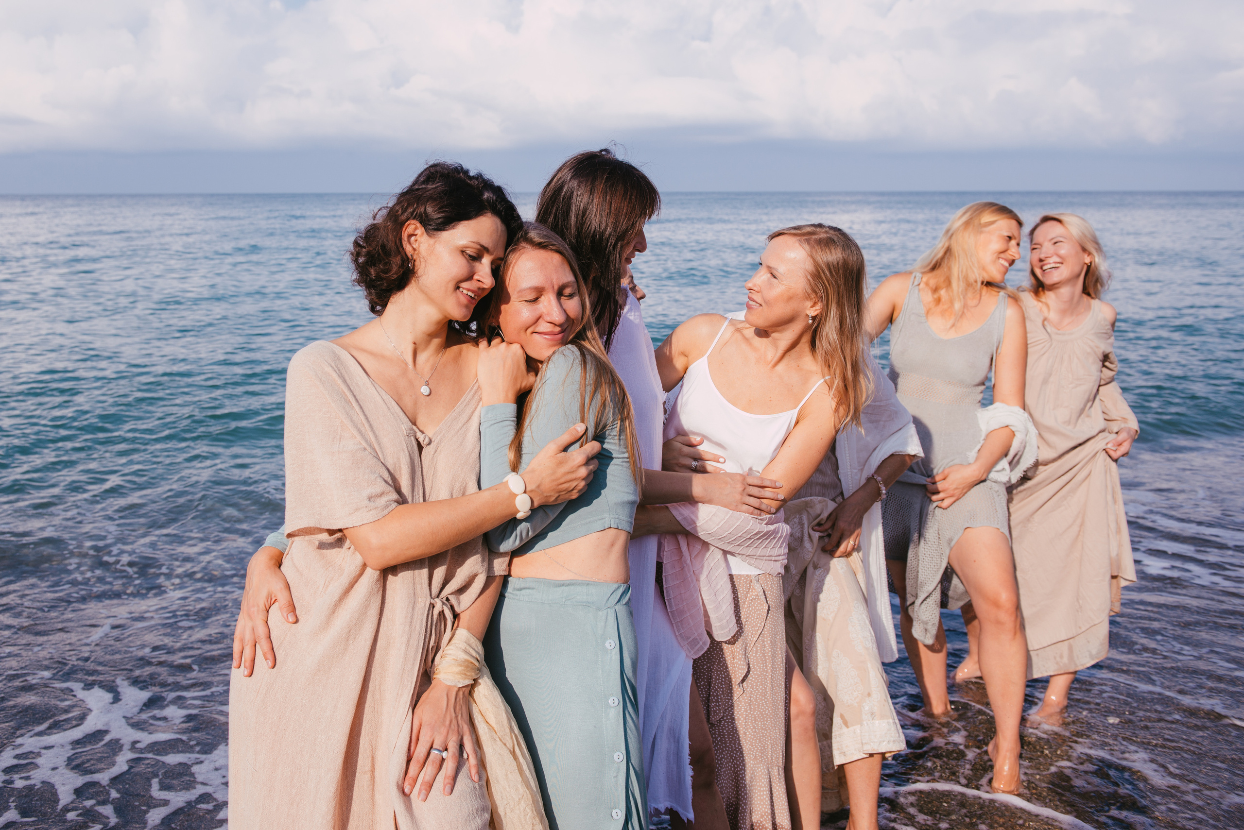 Фотосессия на берегу моря для сайта женского тура. Портретный и репортажный фотограф в Сочи Рамодина Юлия