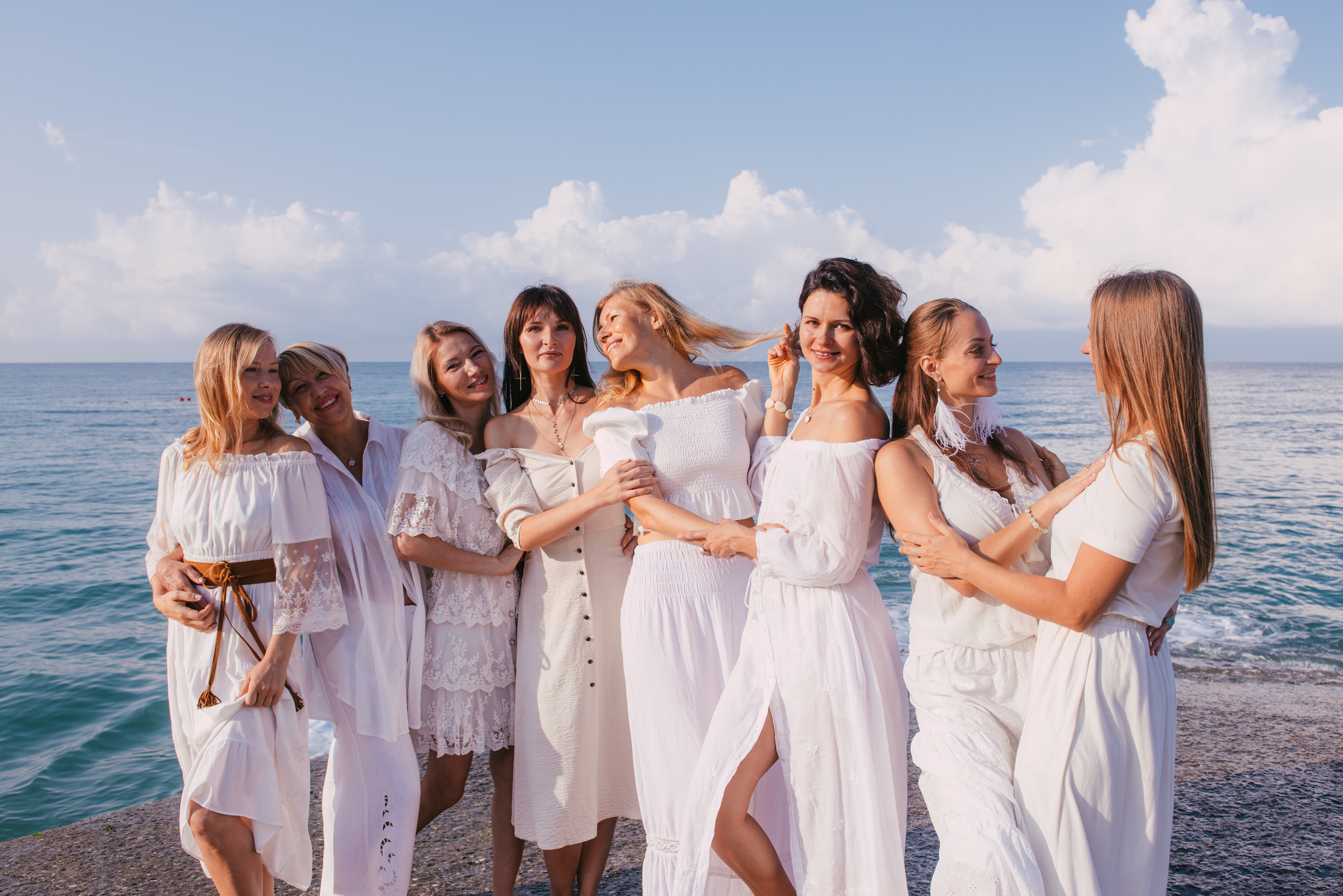 Фотосессия на берегу моря для сайта женского тура. Портретный и репортажный фотограф в Сочи Рамодина Юлия