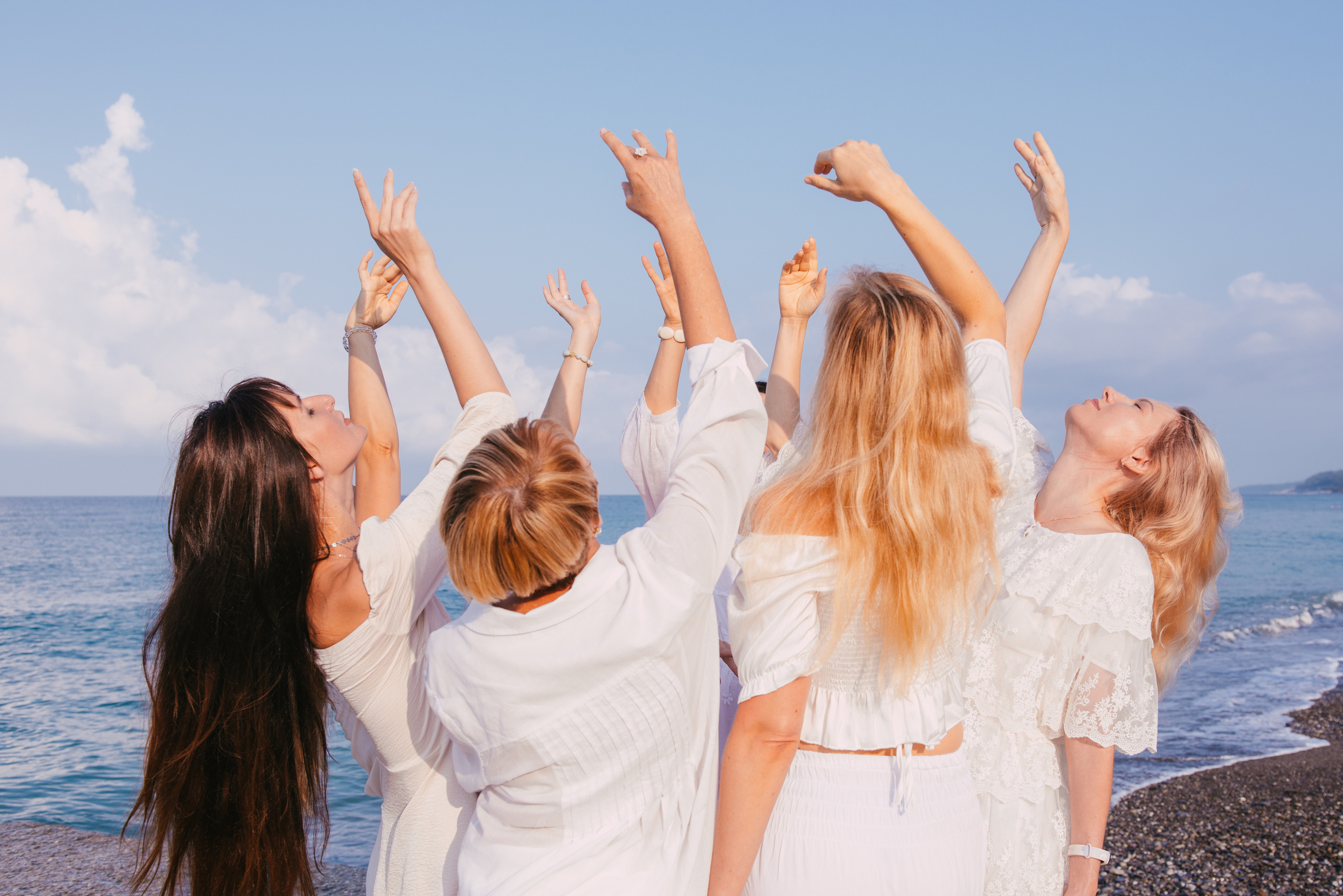 Фотосессия на берегу моря для сайта женского тура. Портретный и репортажный фотограф в Сочи Рамодина Юлия