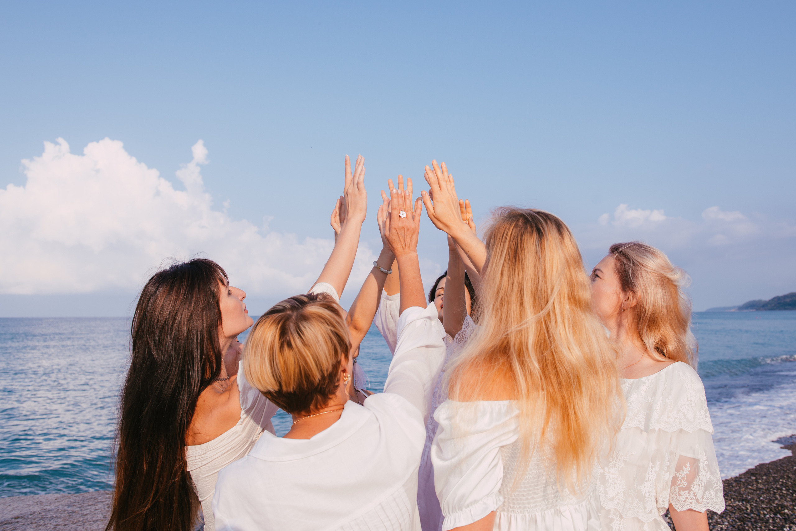 Фотосессия на берегу моря для сайта женского тура. Портретный и репортажный фотограф в Сочи Рамодина Юлия