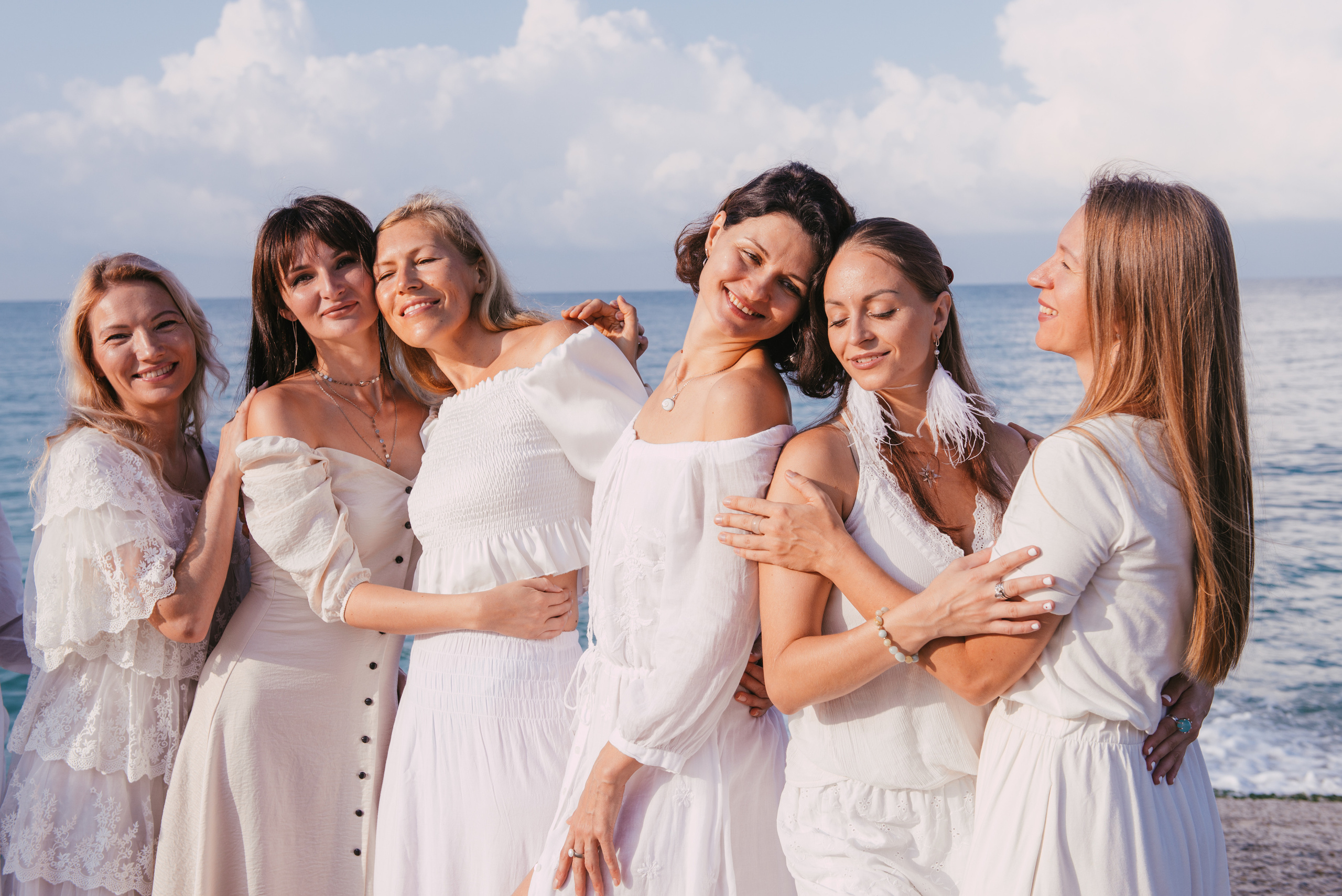 Фотосессия на берегу моря для сайта женского тура. Портретный и репортажный фотограф в Сочи Рамодина Юлия