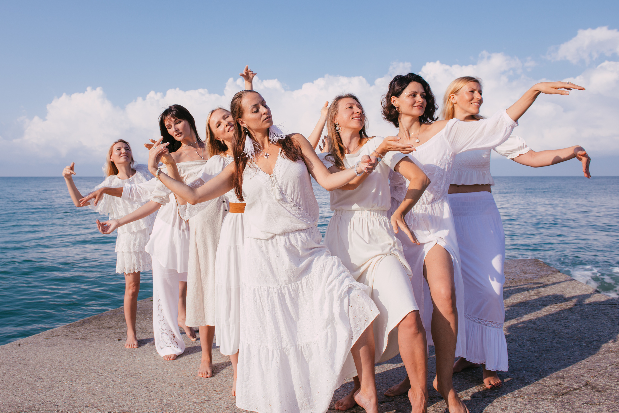 Фотосессия на берегу моря для сайта женского тура. Портретный и репортажный фотограф в Сочи Рамодина Юлия