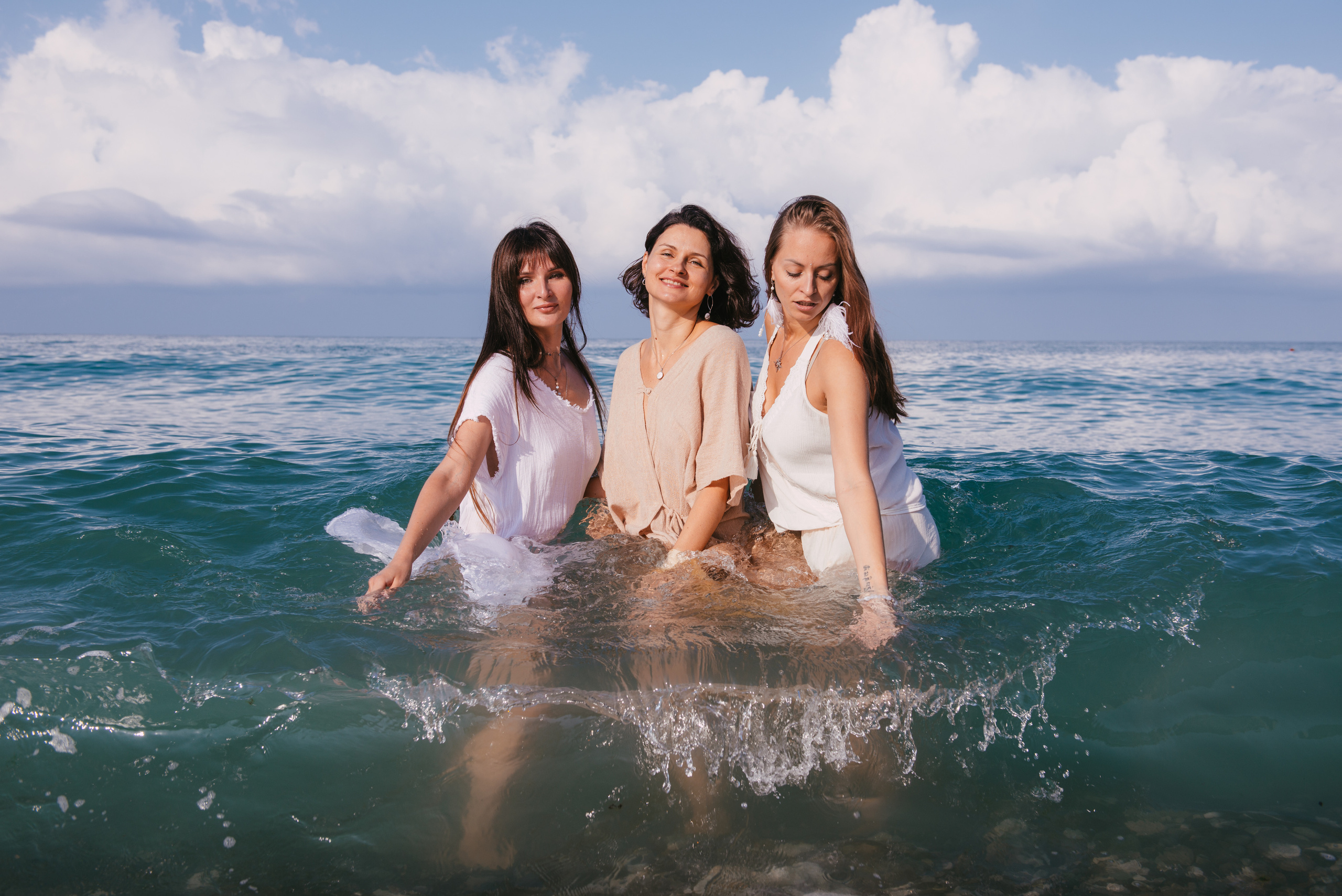 Фотосессия на берегу моря для сайта женского тура. Портретный и репортажный фотограф в Сочи Рамодина Юлия