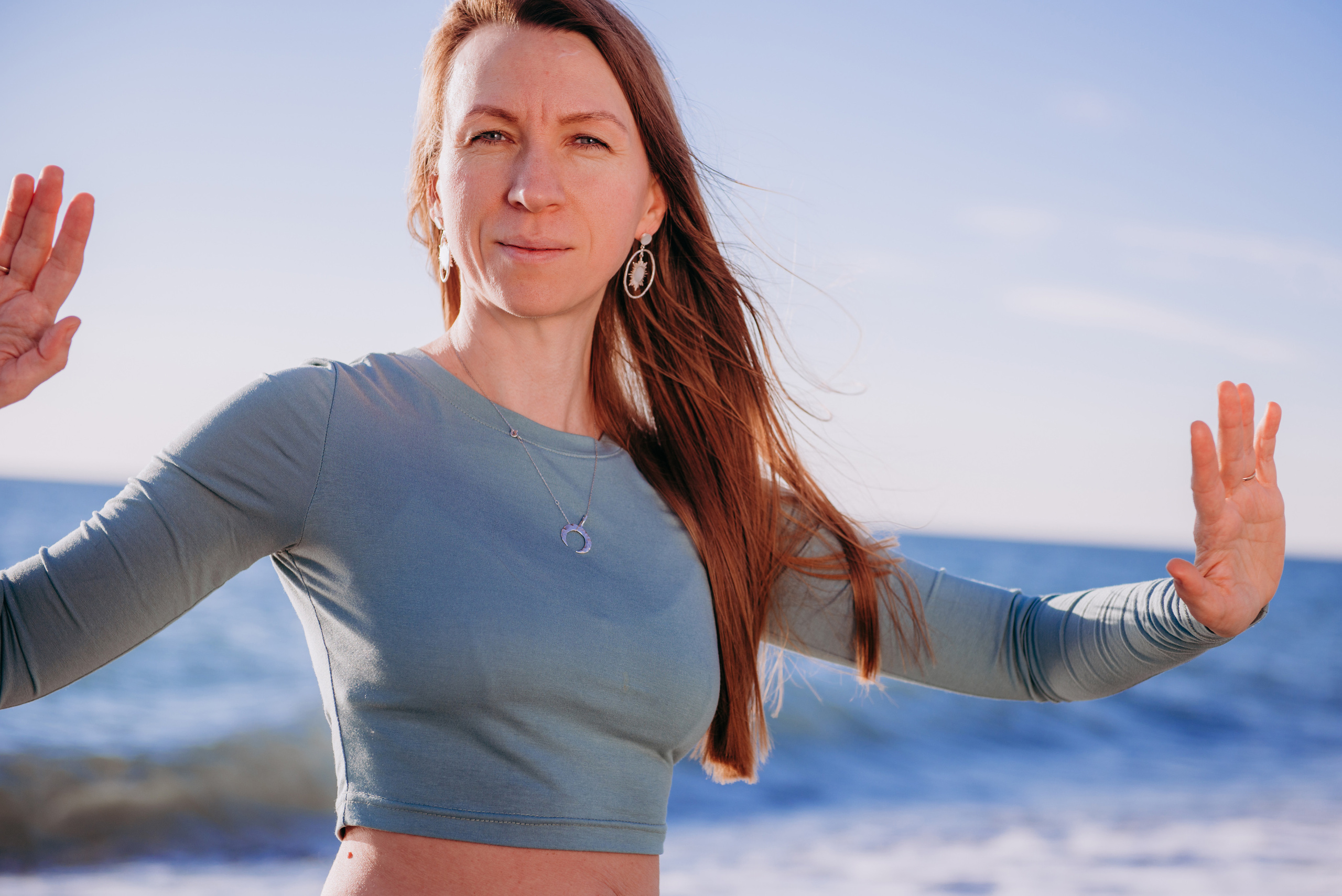 Фотосессия на берегу моря для сайта женского тура. Портретный и репортажный фотограф в Сочи Рамодина Юлия