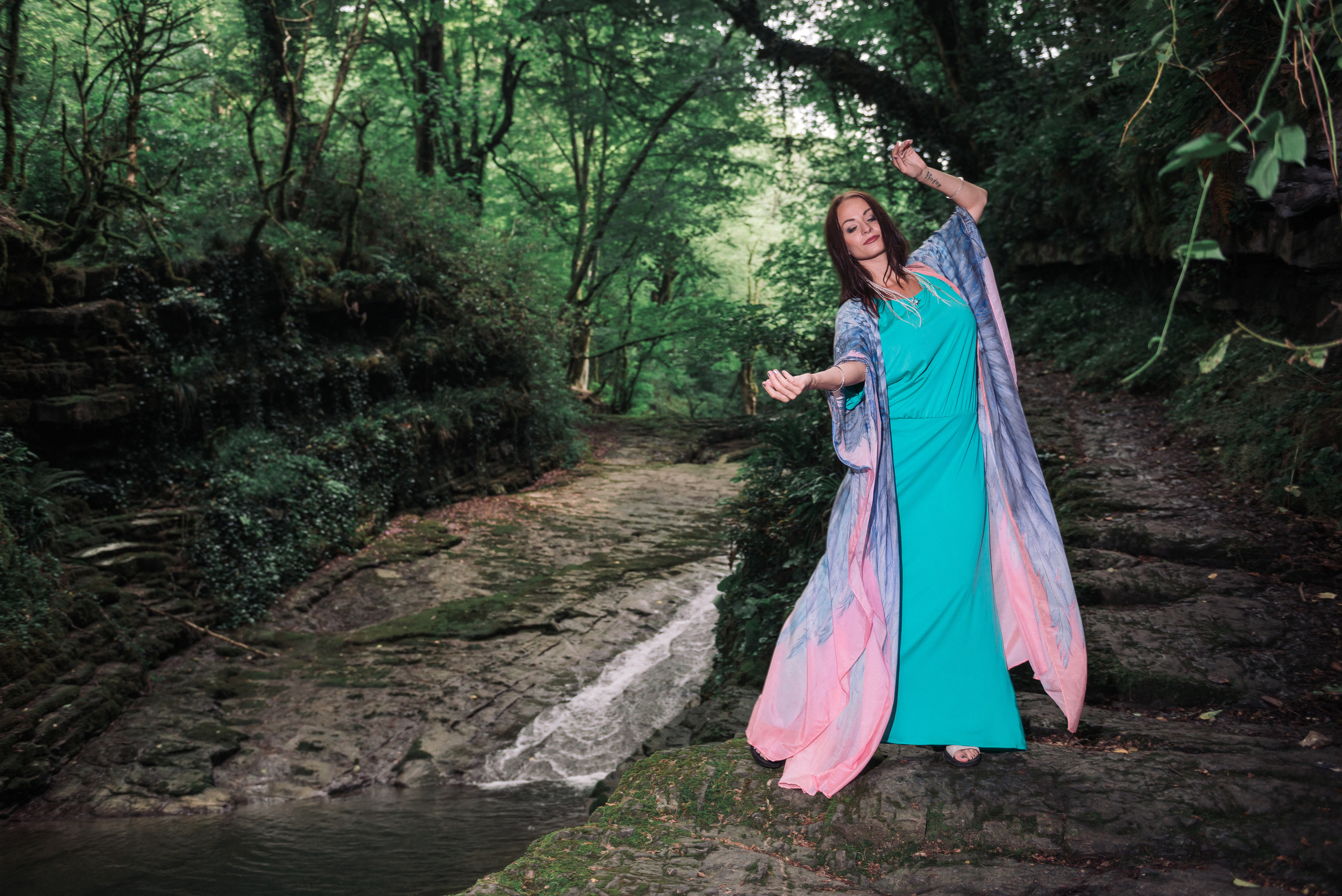 Аня. Фотосессия на водопаде. Портретный и репортажный фотограф в Сочи Рамодина Юлия