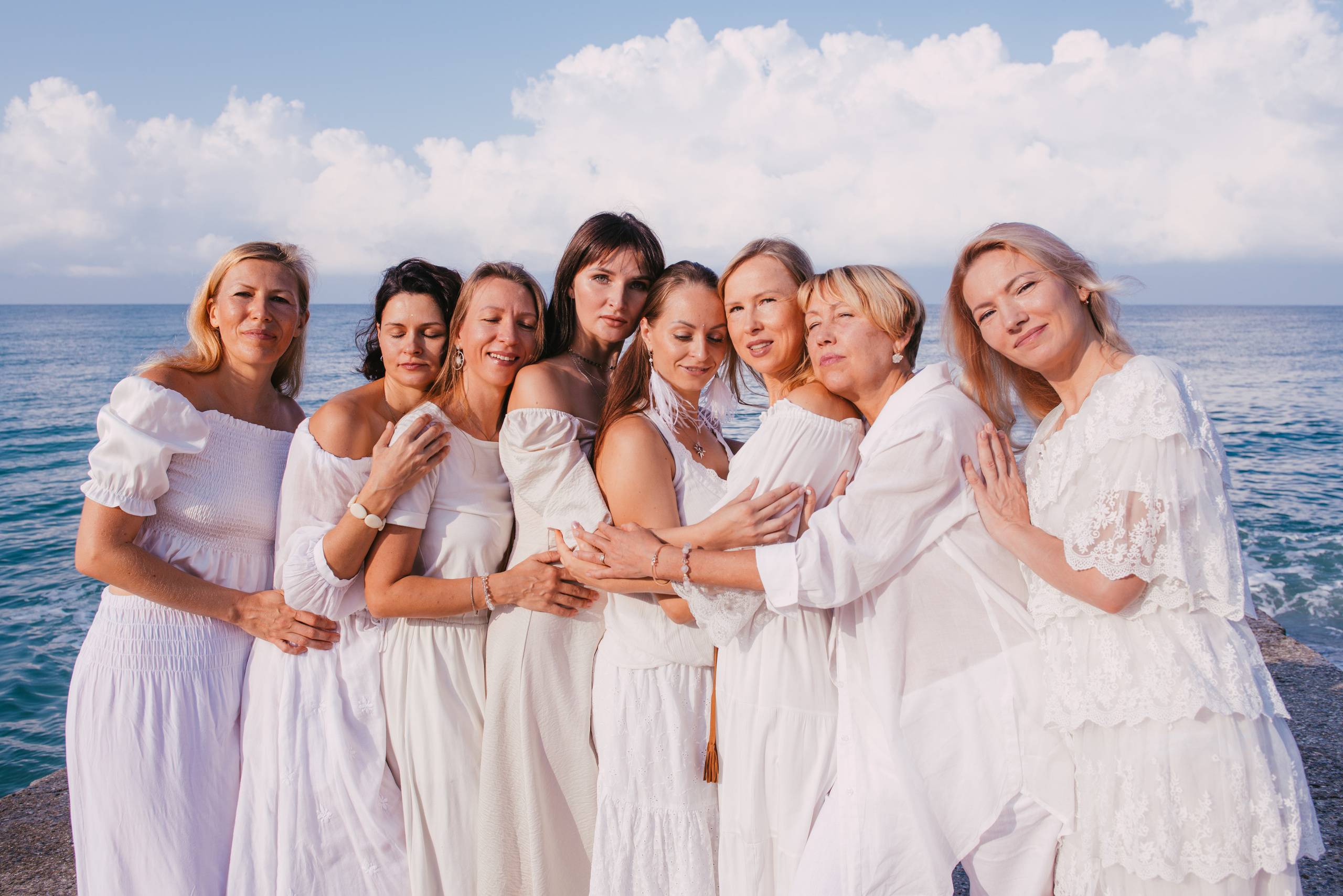 Фотосессия на берегу моря для сайта женского тура. Портретный и репортажный фотограф в Сочи Рамодина Юлия