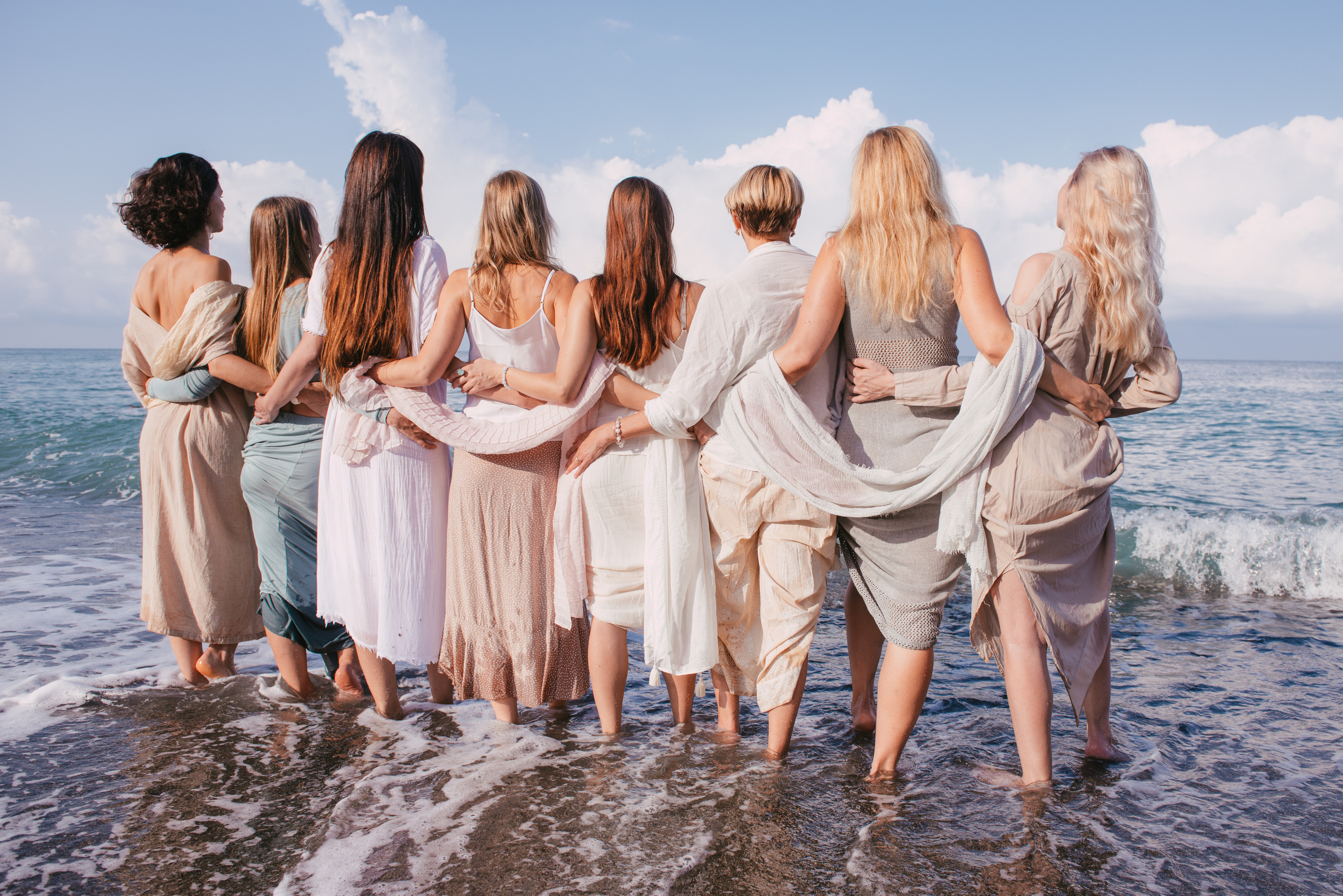 Фотосессия на берегу моря для сайта женского тура. Портретный и репортажный фотограф в Сочи Рамодина Юлия