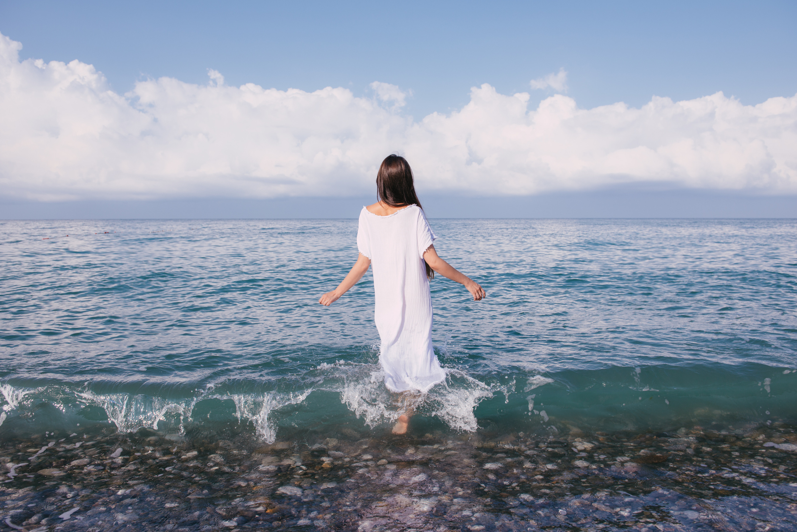 Фотосессия на берегу моря для сайта женского тура. Портретный и репортажный фотограф в Сочи Рамодина Юлия