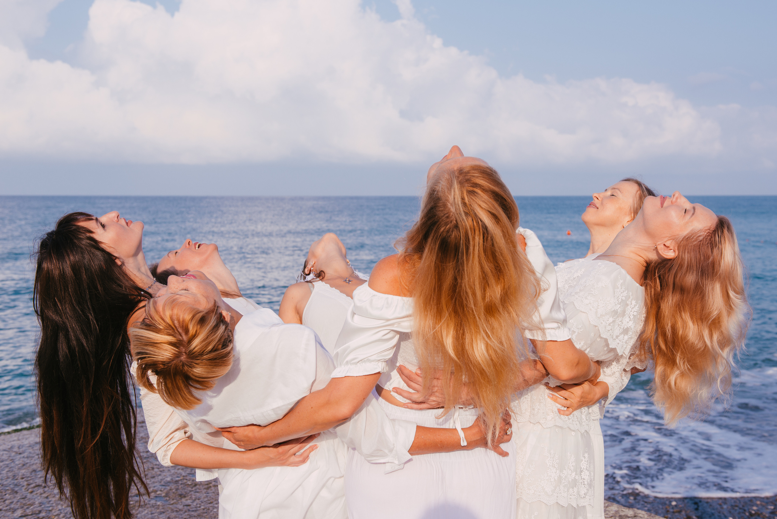 Фотосессия на берегу моря для сайта женского тура. Портретный и репортажный фотограф в Сочи Рамодина Юлия