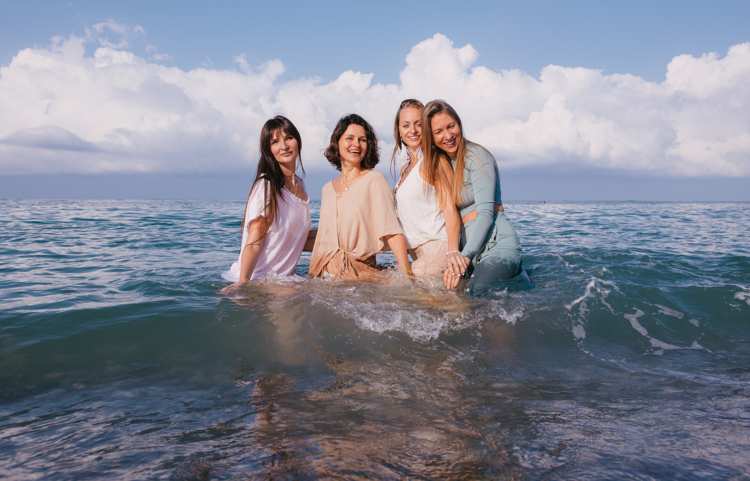 Фотосессия на берегу моря для сайта женского тура. Портретный и репортажный фотограф в Сочи Рамодина Юлия