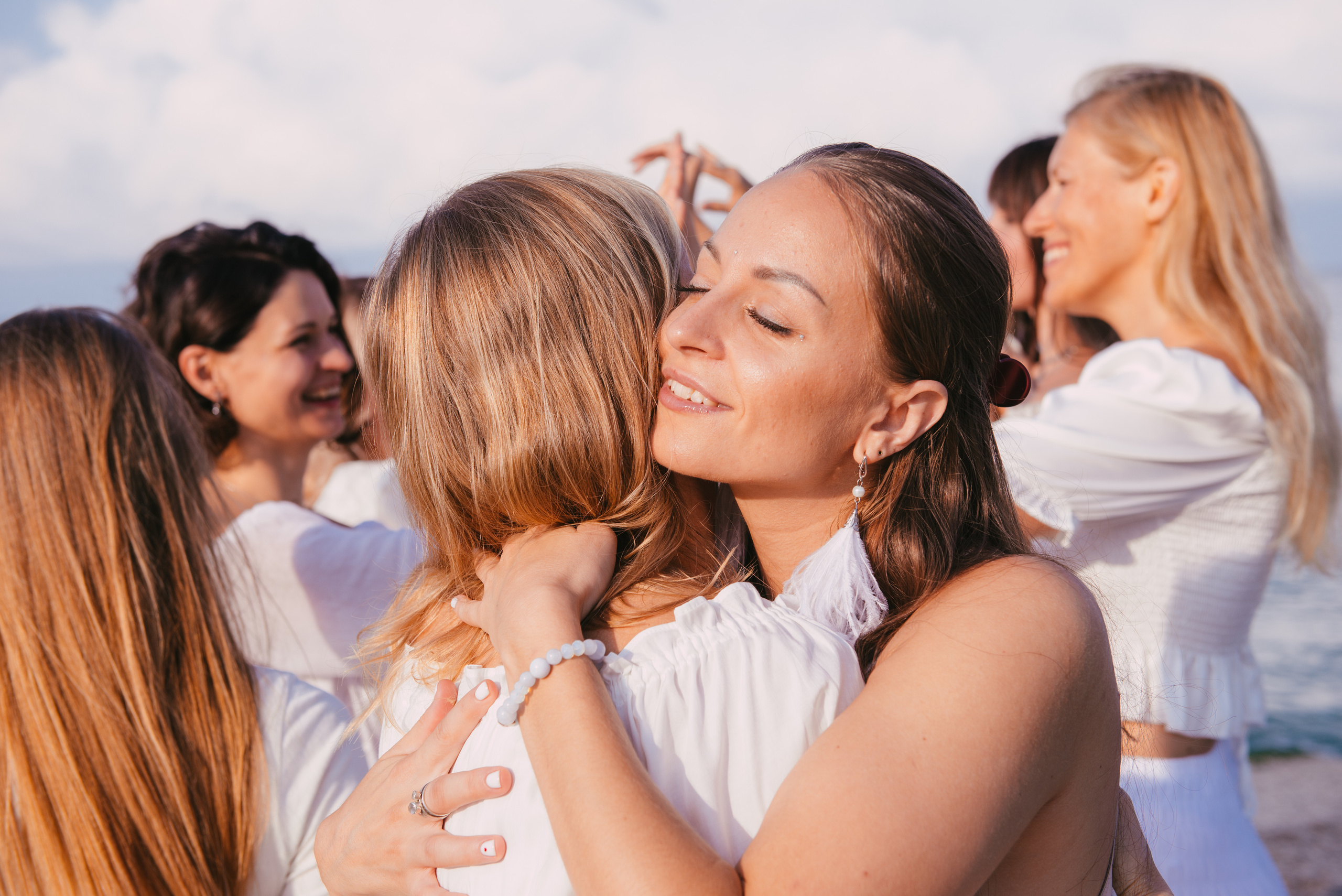 Фотосессия на берегу моря для сайта женского тура. Портретный и репортажный фотограф в Сочи Рамодина Юлия