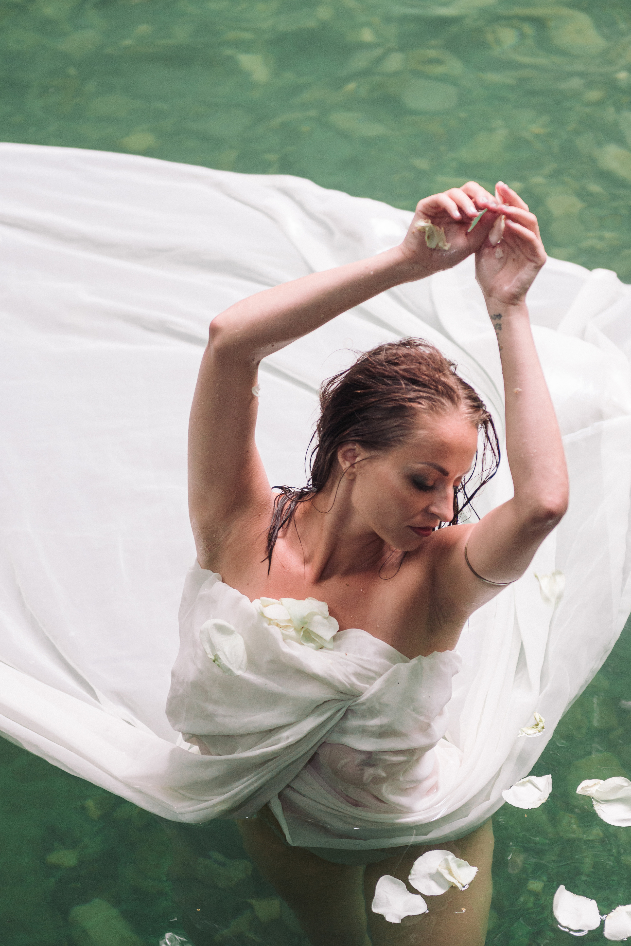 Аня. Фотосессия на водопаде. Портретный и репортажный фотограф в Сочи Рамодина Юлия