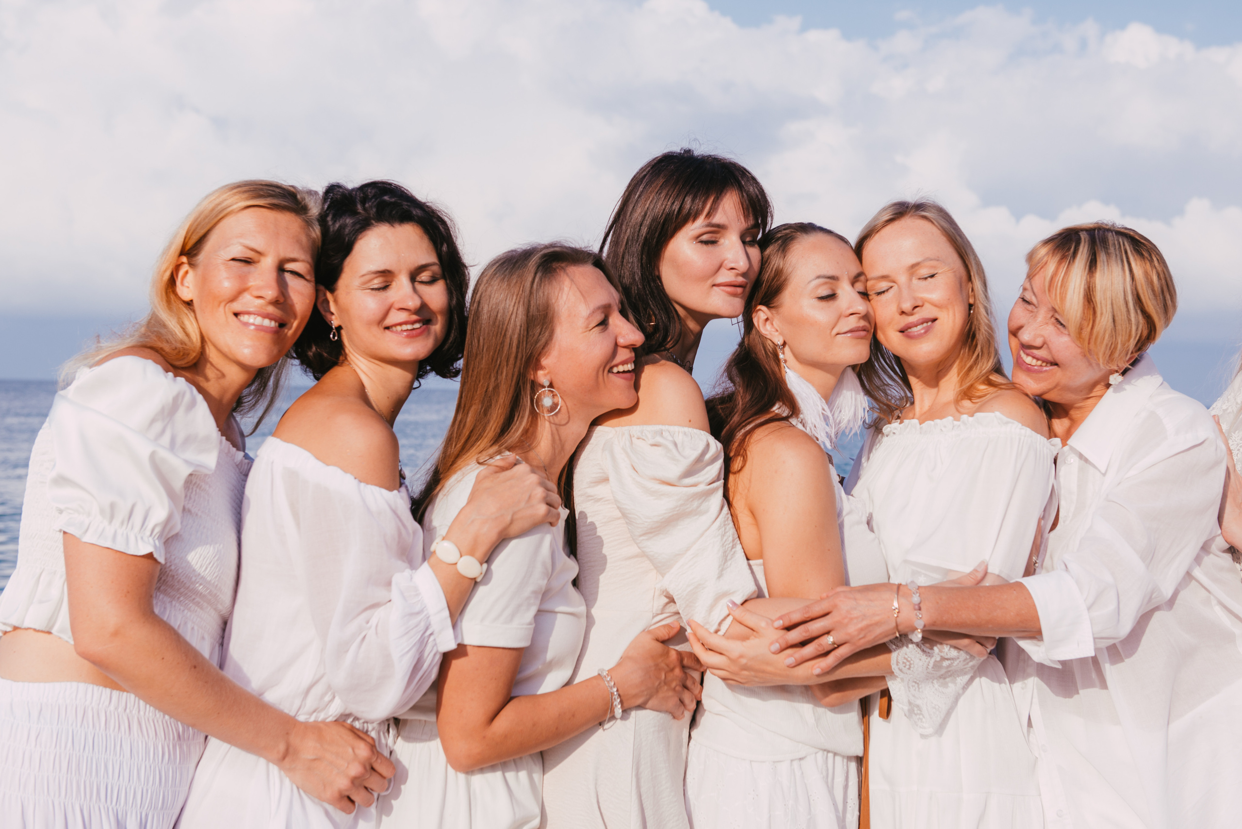 Фотосессия на берегу моря для сайта женского тура. Портретный и репортажный фотограф в Сочи Рамодина Юлия