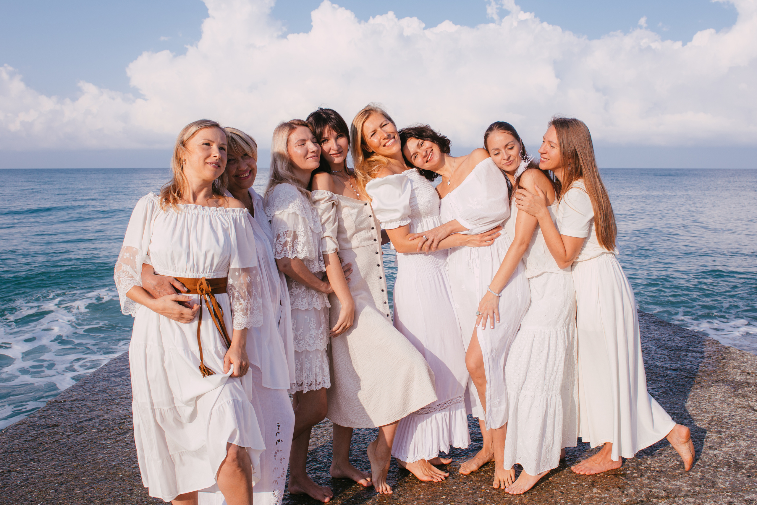 Фотосессия на берегу моря для сайта женского тура. Портретный и репортажный фотограф в Сочи Рамодина Юлия