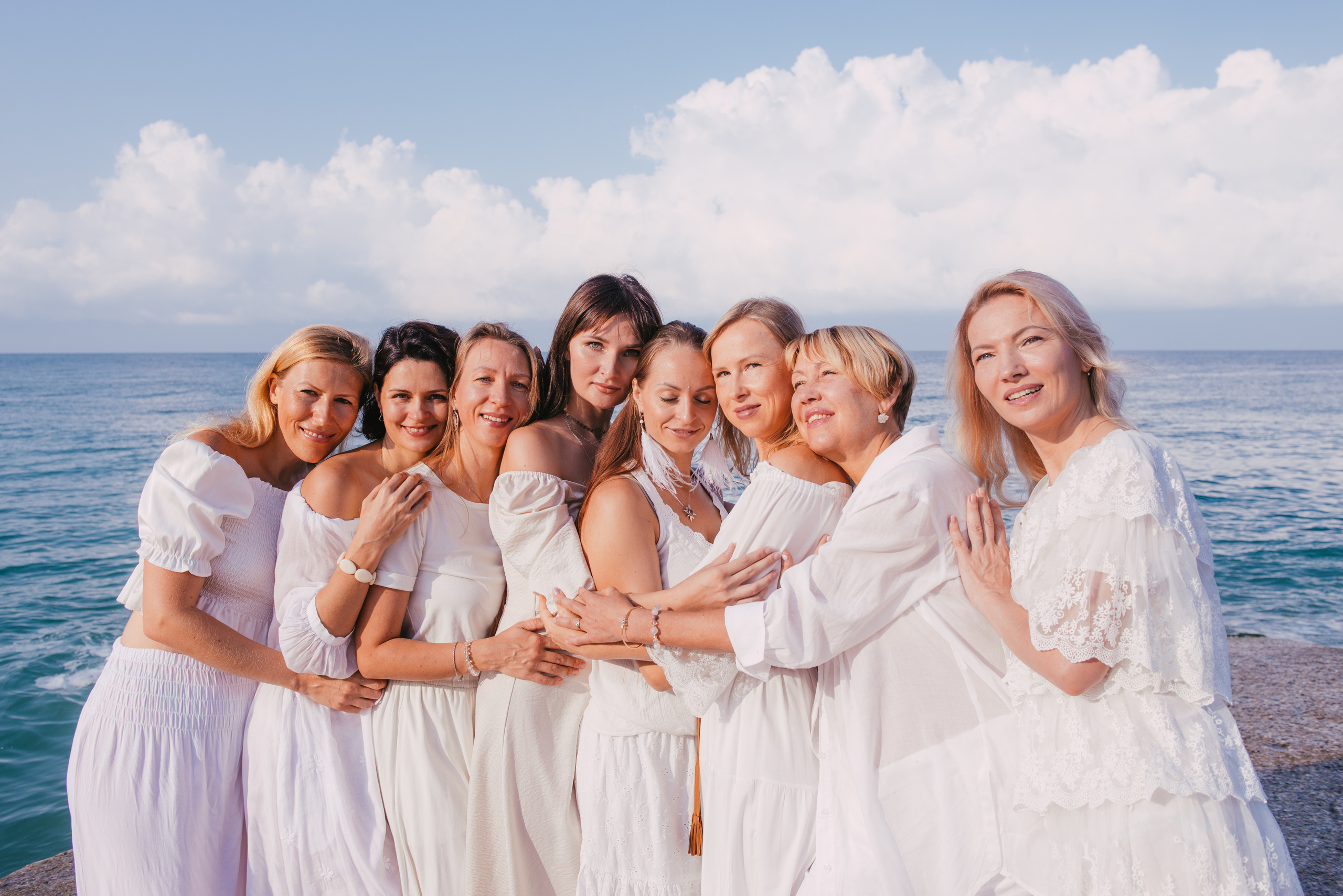 Фотосессия на берегу моря для сайта женского тура. Портретный и репортажный фотограф в Сочи Рамодина Юлия