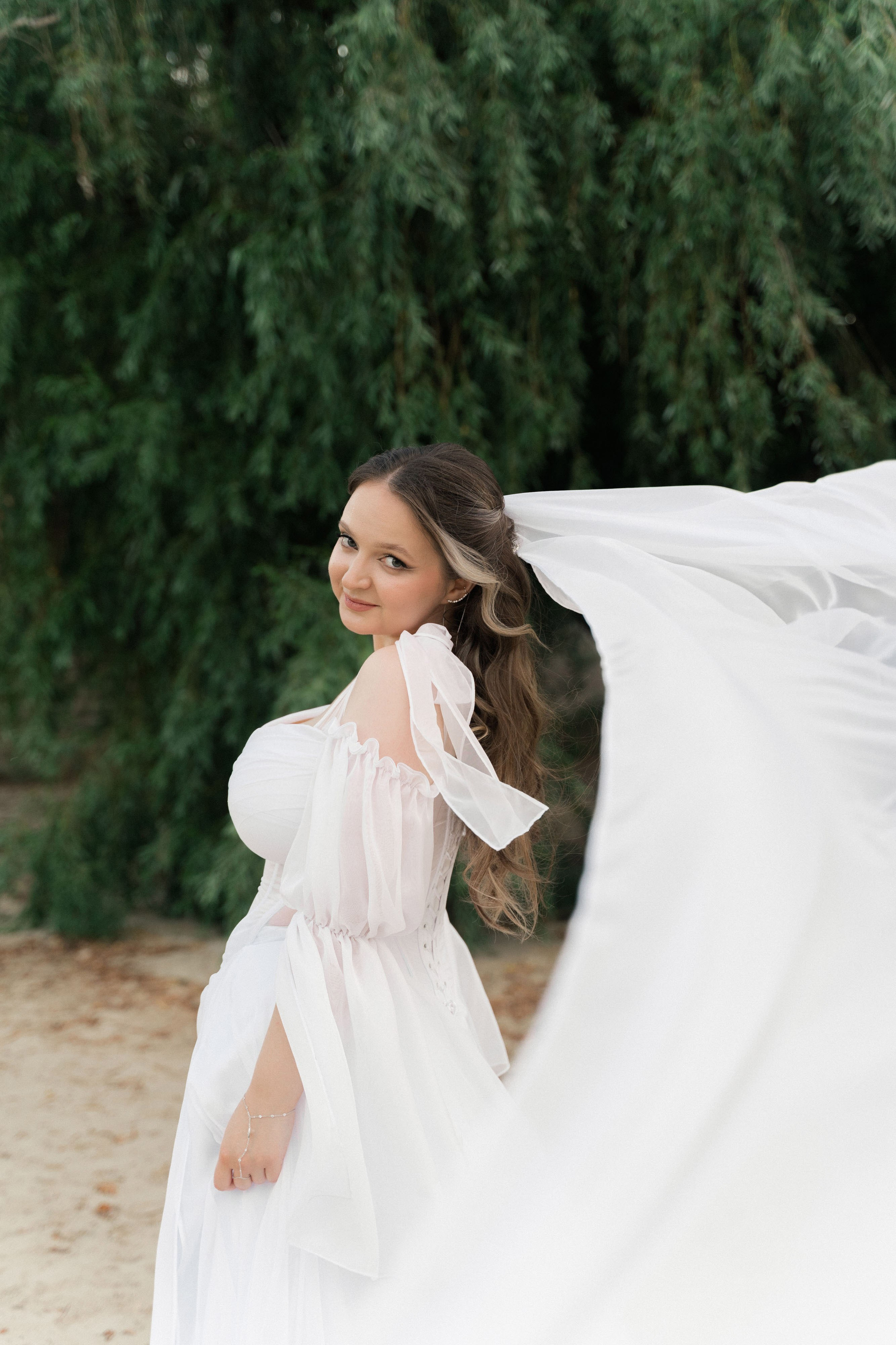 свадебная фотосессия невесты  на берегу реки Дон 