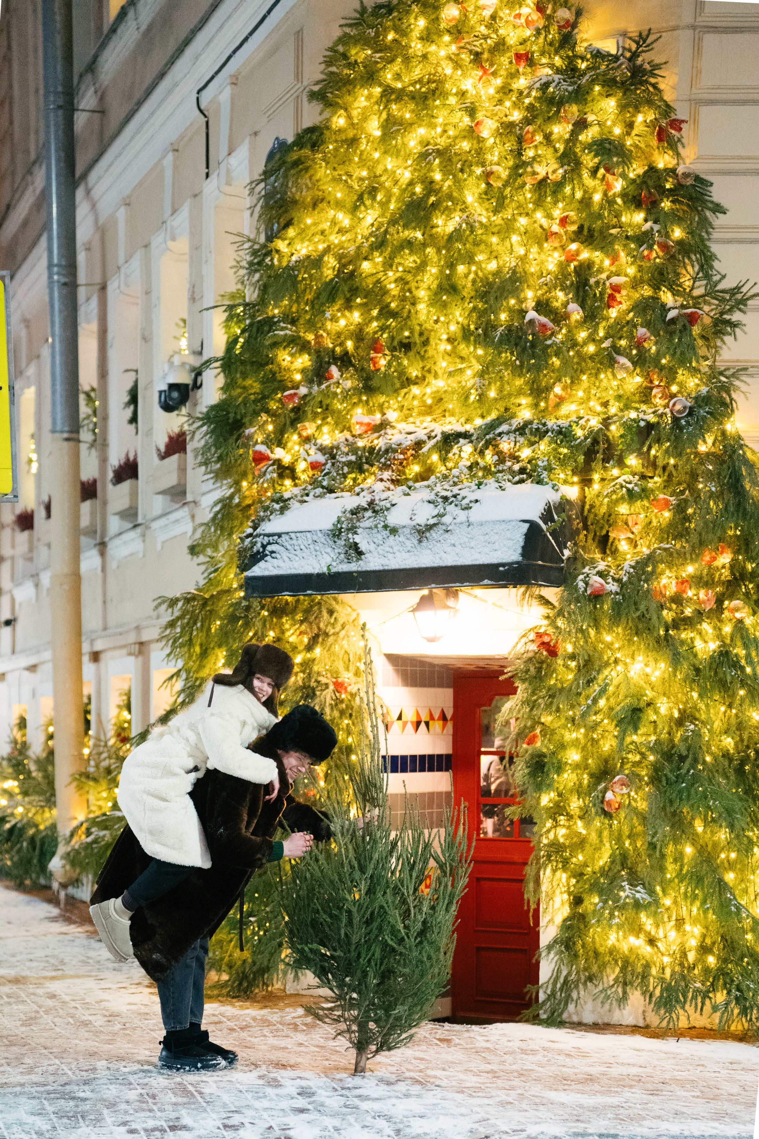 НОВОГОДНЯЯ ПРОГУЛКА ПАРЫ ПО ЧЕРНЫШЕВСКОЙ ПЕРЕД НОВЫМ ГОДОМ. Профессиональный фотограф, Санкт-Петербург — Виктория Богомолова