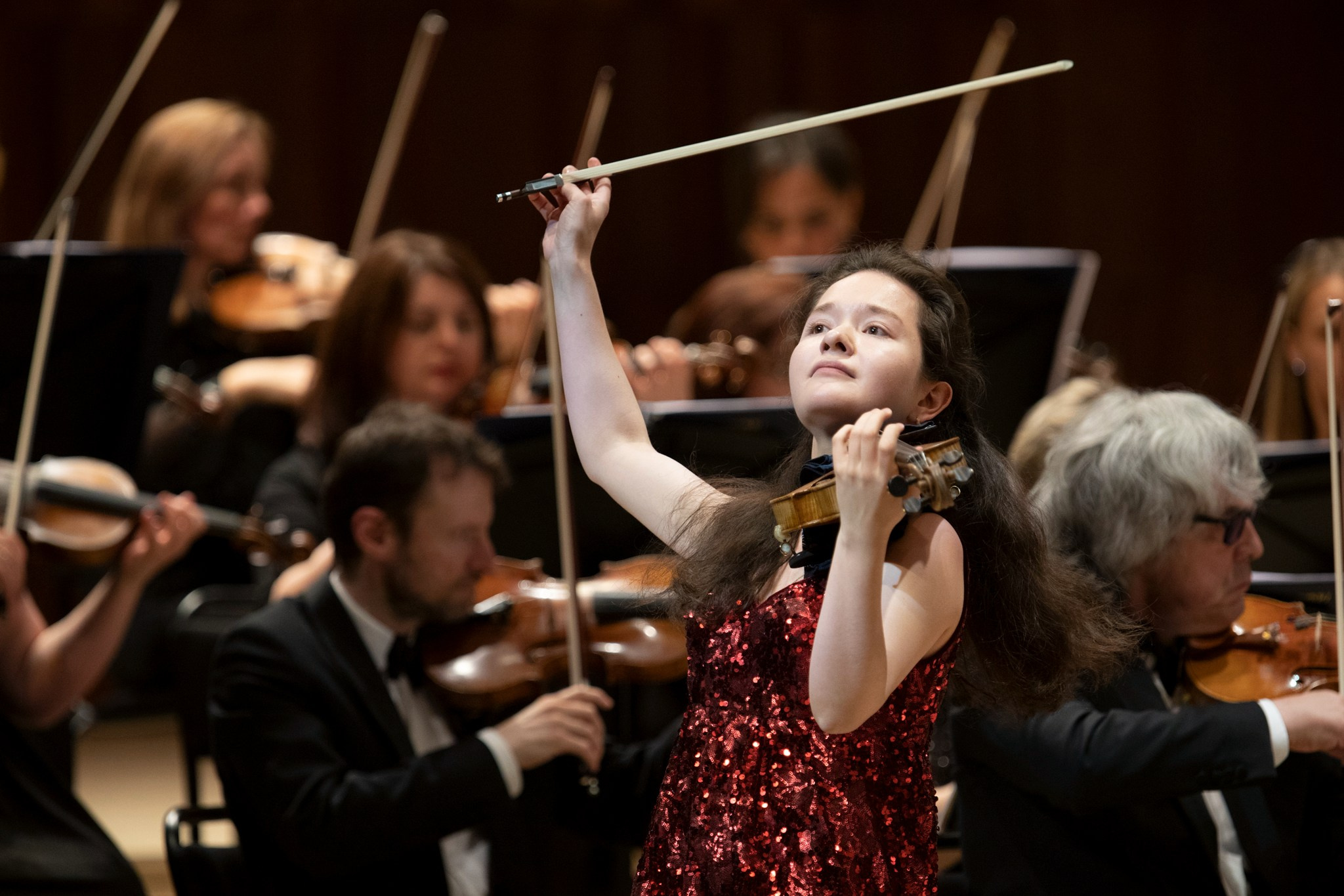 На сцене. Скрипачка Анна Савкина