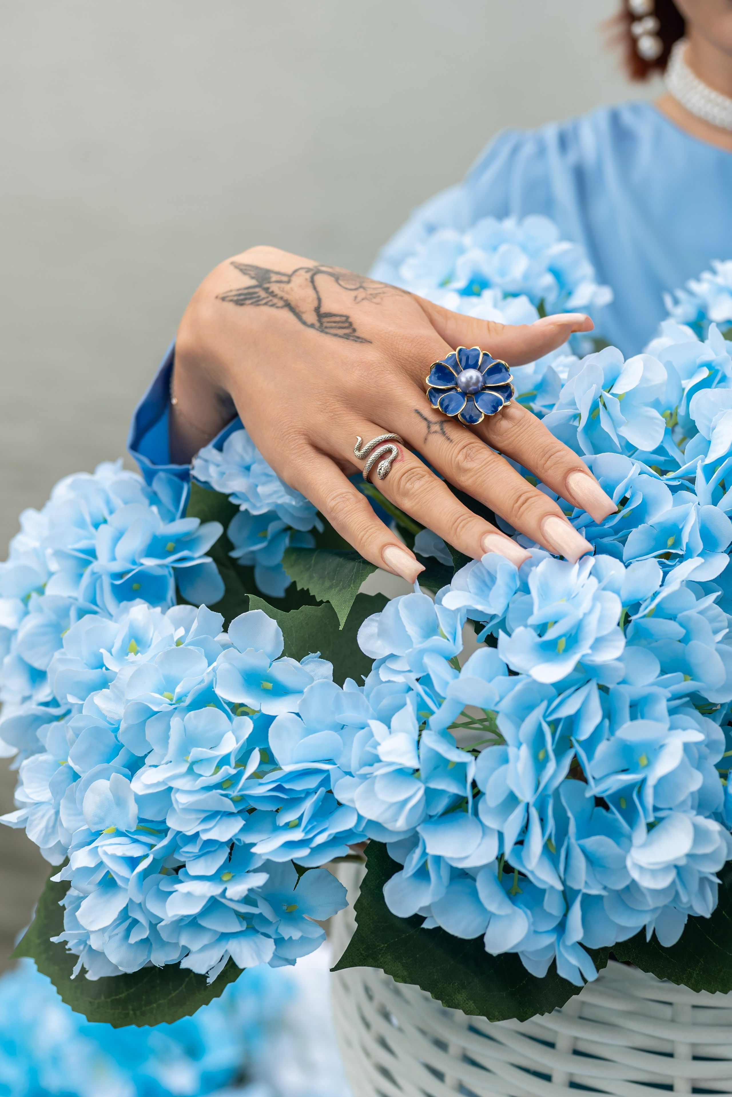 Фотопроект на лодке с голубыми гортензиями. Фотограф в городе Салават