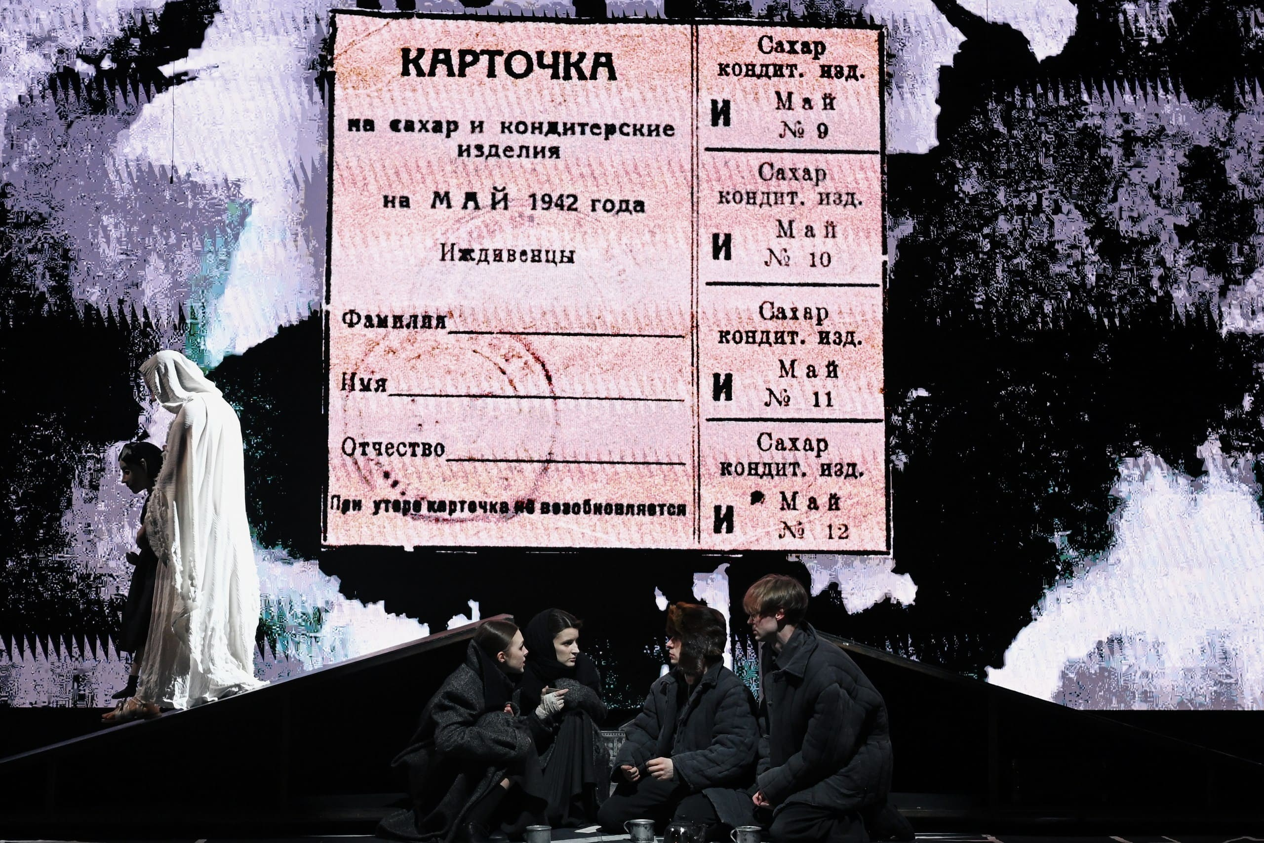 Осталась одна Таня