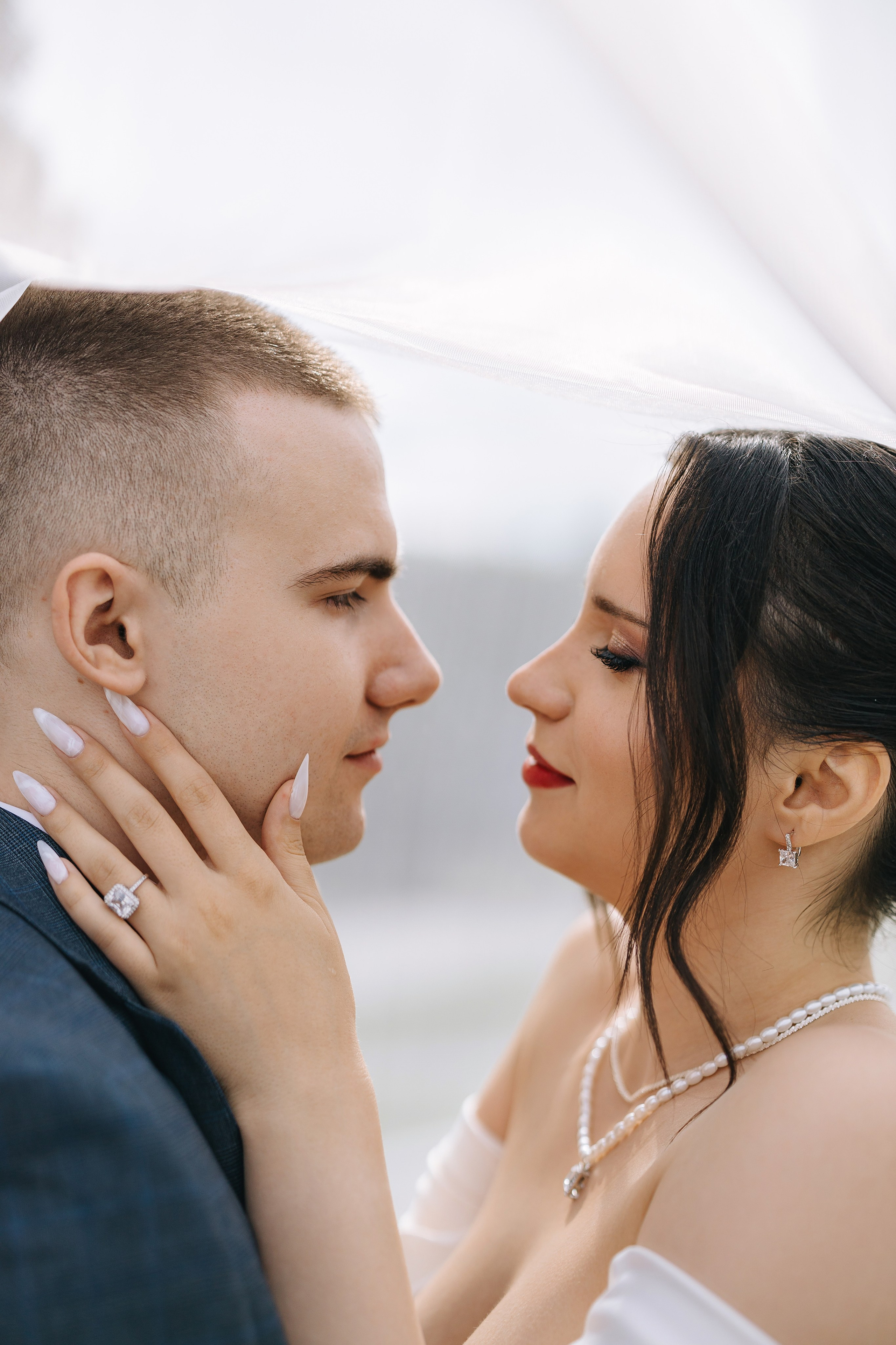 Белый лист. Александр Антонов. Профессиональный свадебный, репортажный фотограф в Москве, Подольске. Фото+Видео на любой праздник