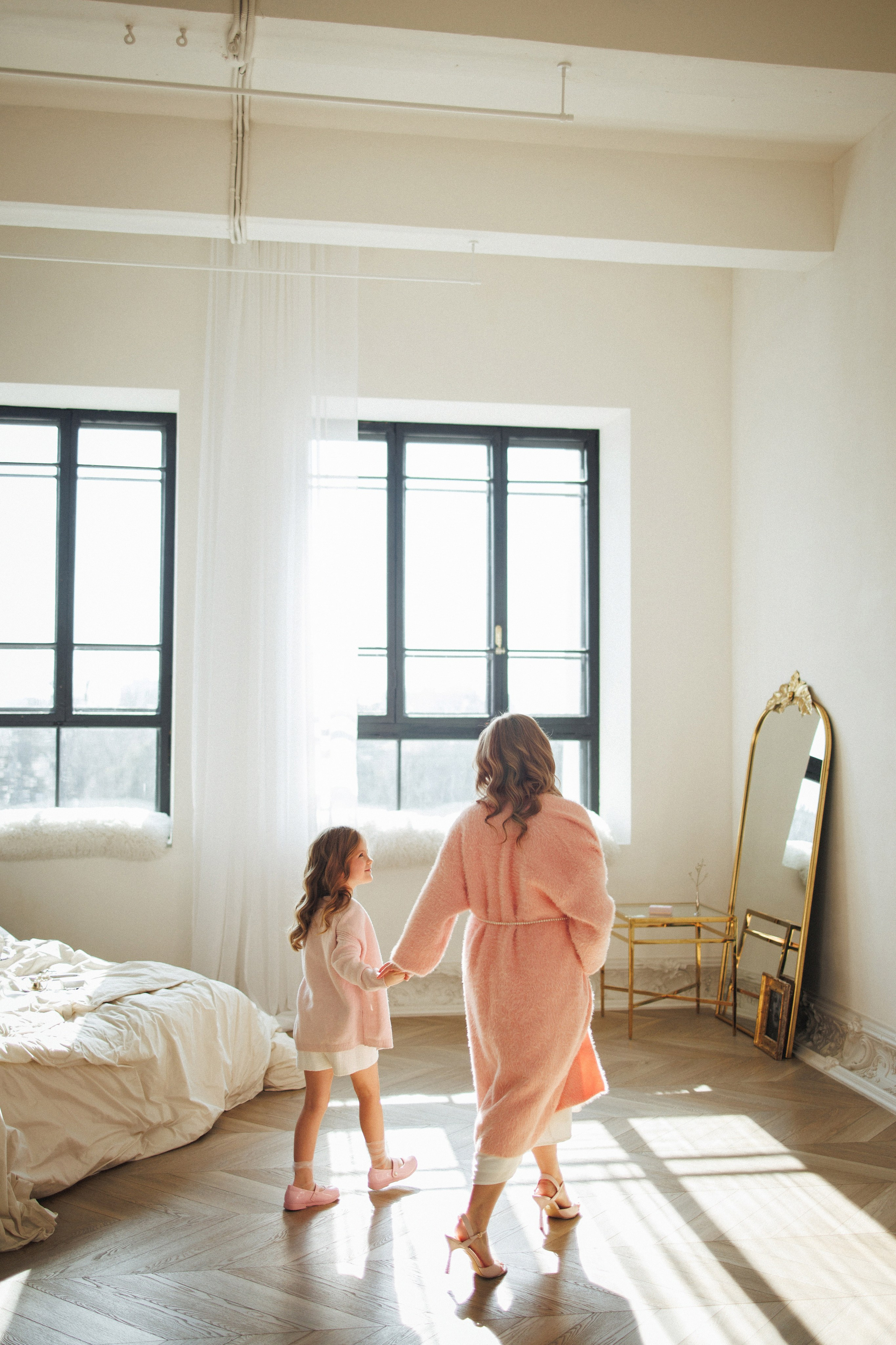 Фотосессия для мамы и дочки в фотостудии «РИМ», г. Краснодар. Семейный и детский фотограф в Краснодаре Анна Трашкова