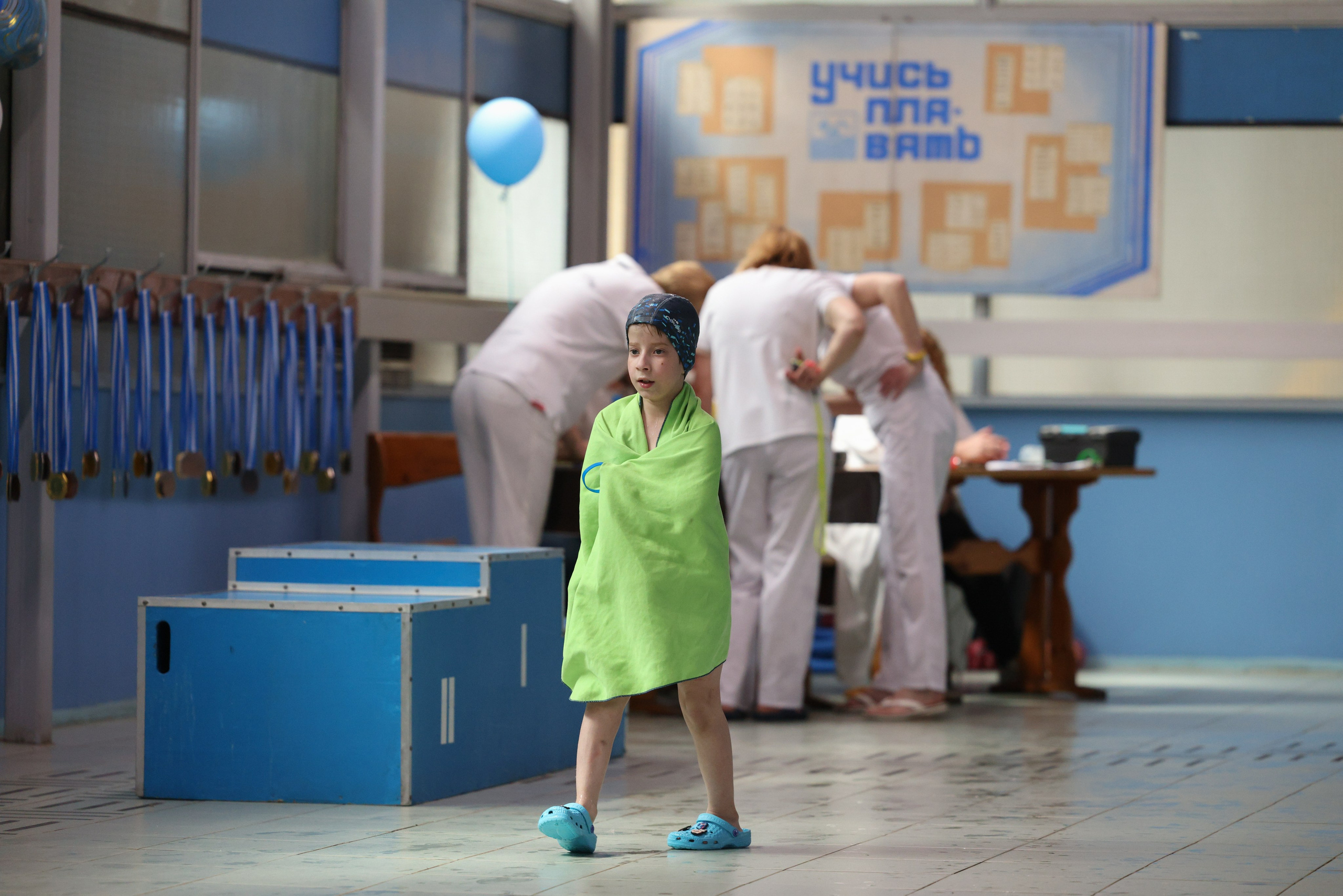 Веселый дельфин. Плавание. Дети 8-9 лет. Фотограф Александр Заломаев