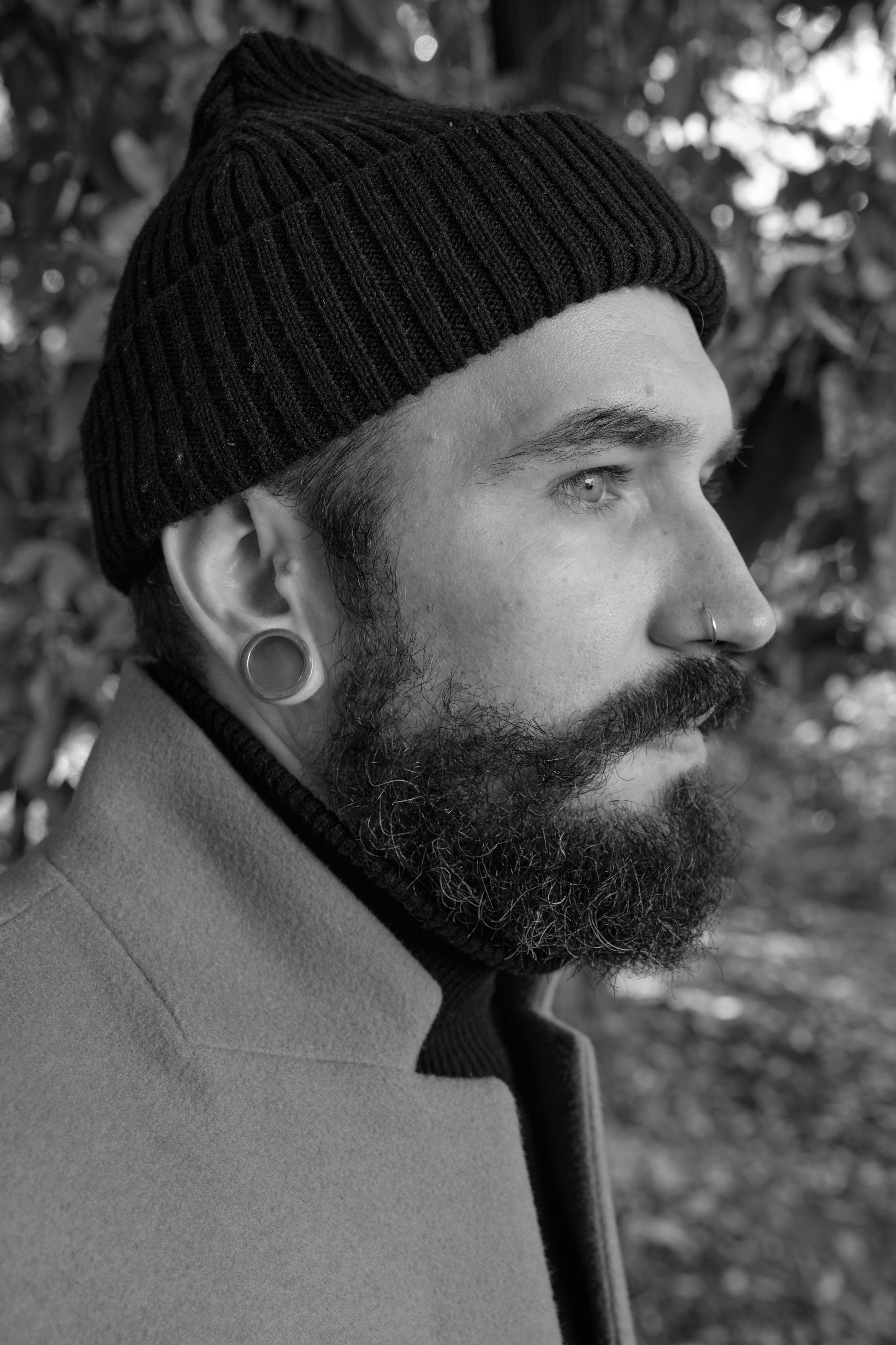 Андрей. Мужской портрет на улице. Свадебный и портретный фотограф в Екатеринбурге Александр Блюденов