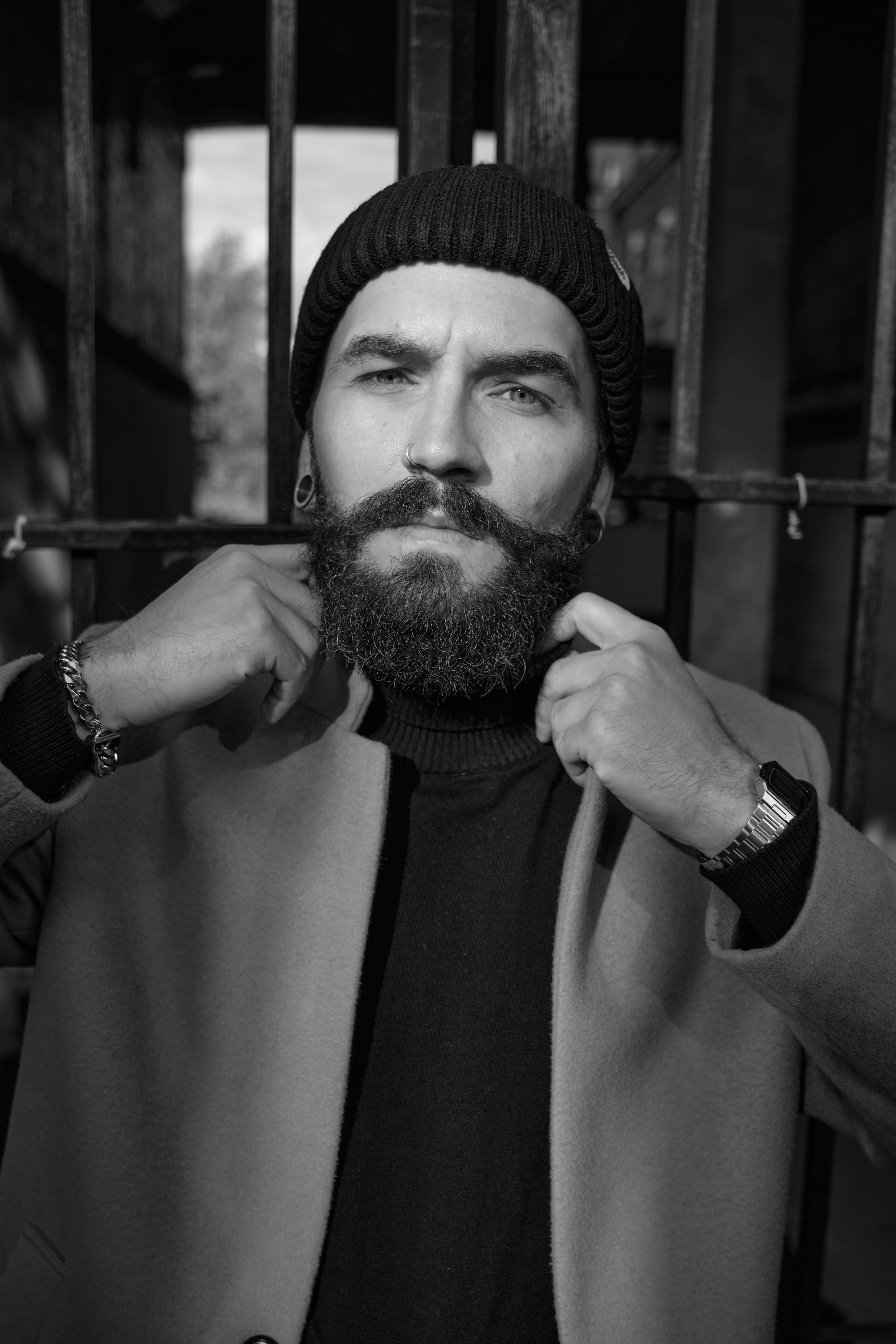 Андрей. Мужской портрет на улице. Свадебный и портретный фотограф в Екатеринбурге Александр Блюденов