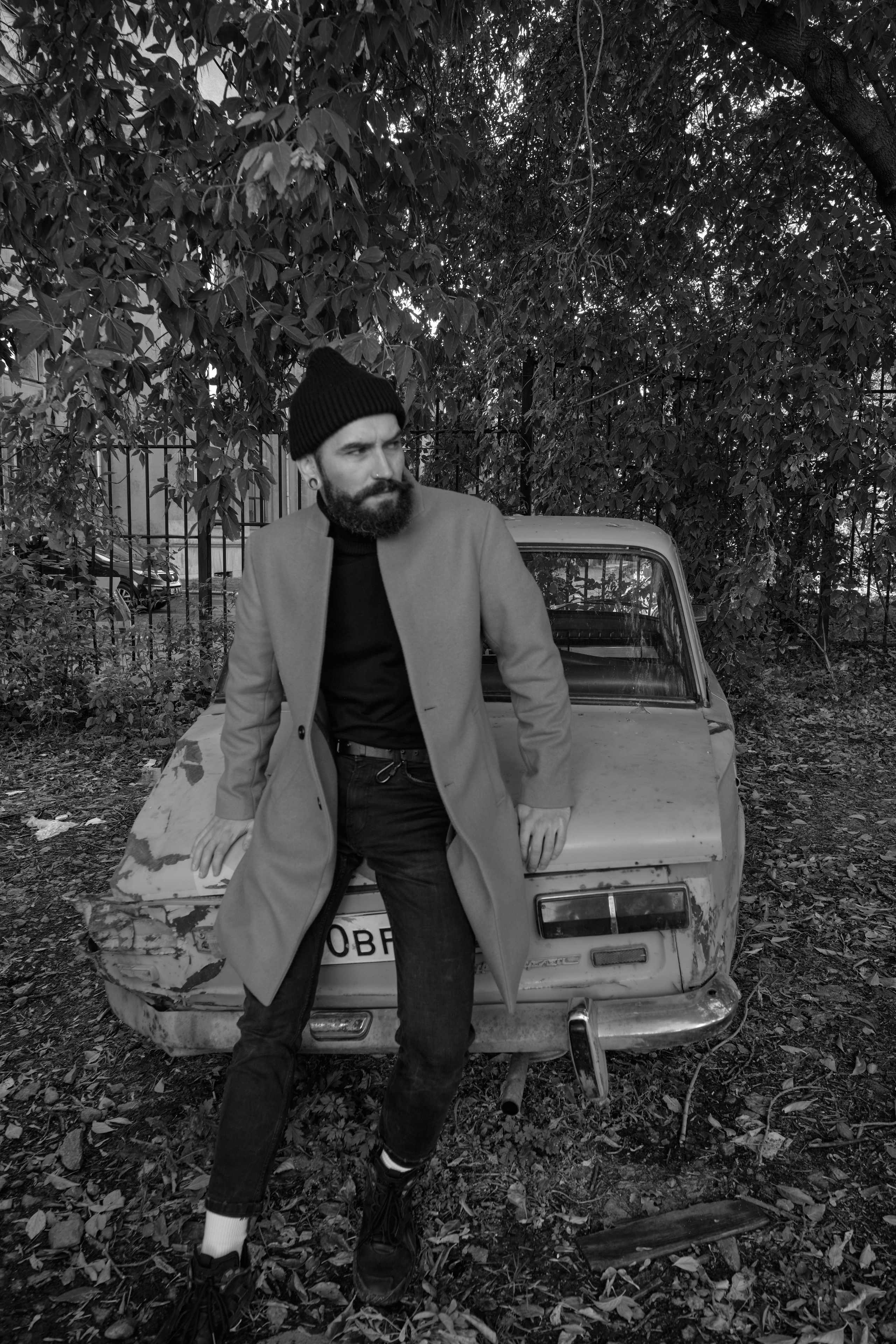 Андрей. Мужской портрет на улице. Свадебный и портретный фотограф в Екатеринбурге Александр Блюденов