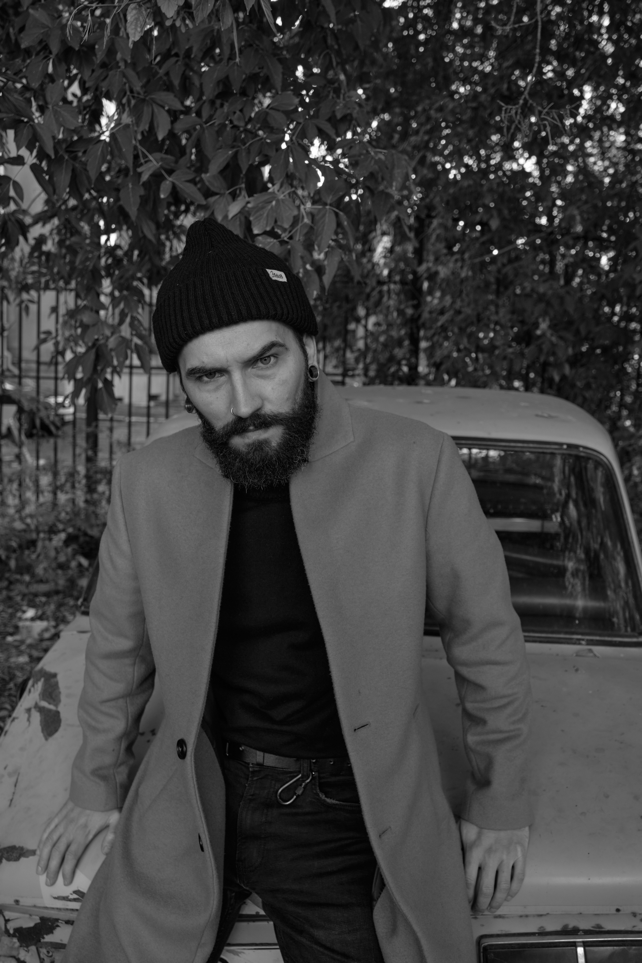 Андрей. Мужской портрет на улице. Свадебный и портретный фотограф в Екатеринбурге Александр Блюденов