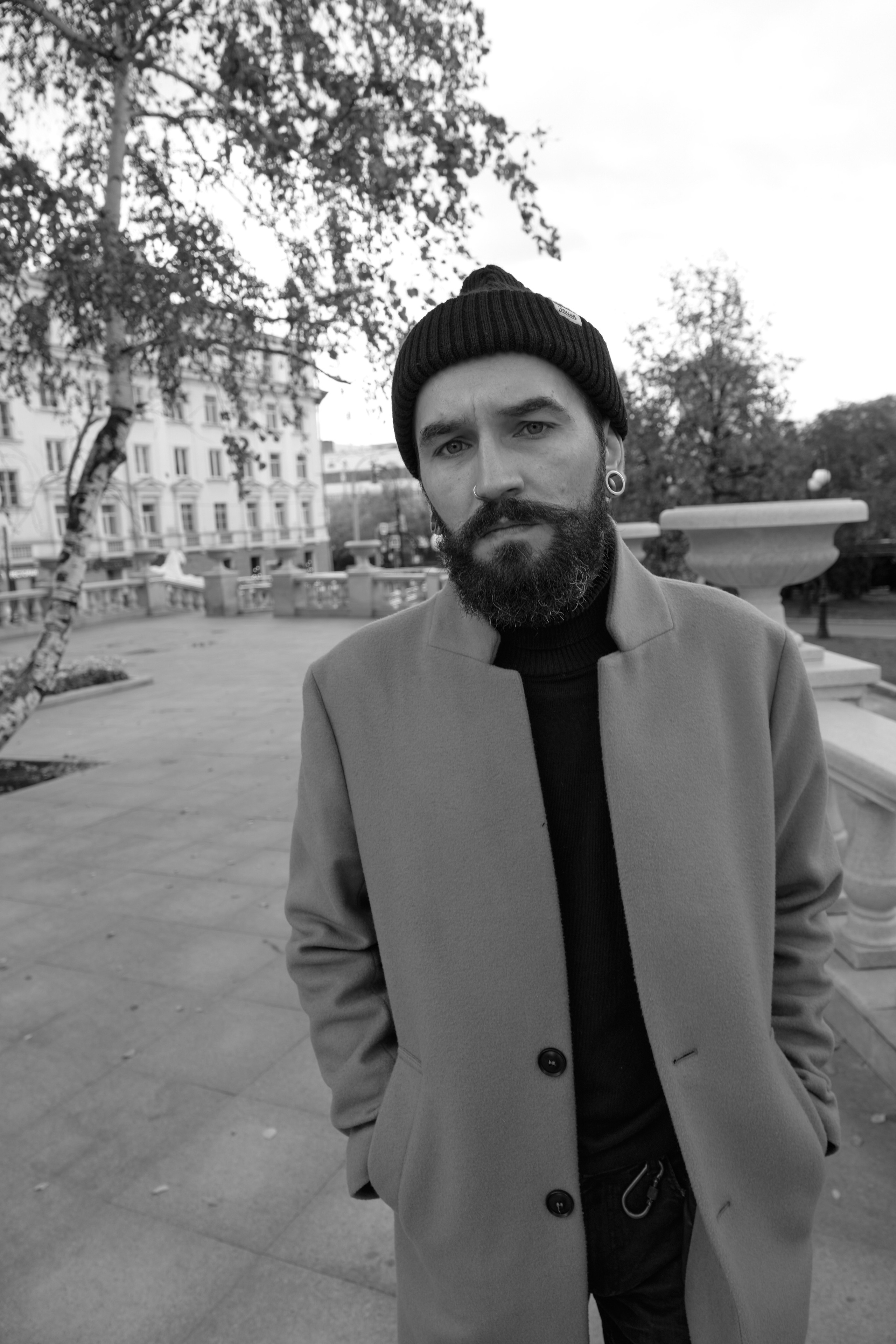 Андрей. Мужской портрет на улице. Свадебный и портретный фотограф в Екатеринбурге Александр Блюденов