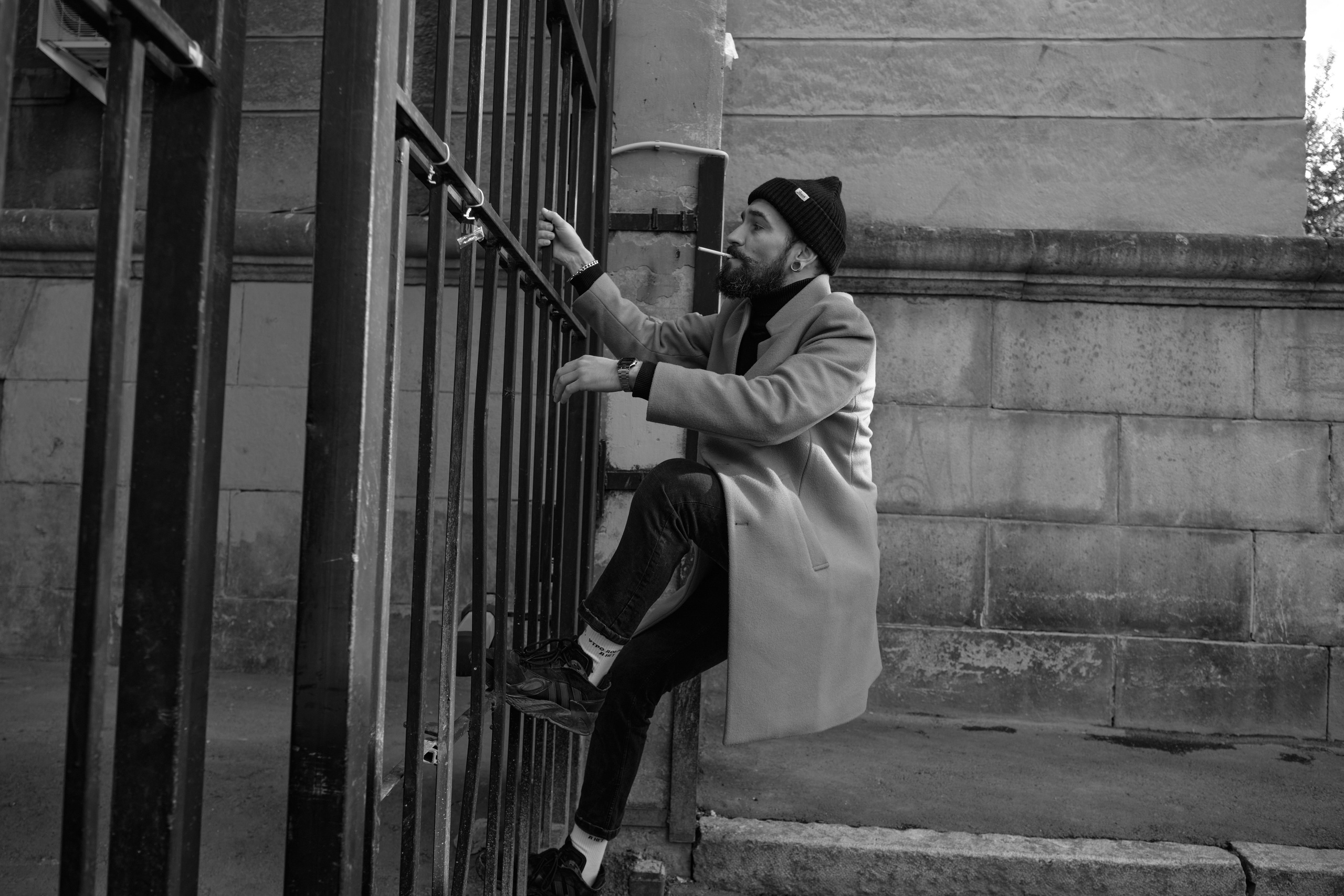 Андрей. Мужской портрет на улице. Свадебный и портретный фотограф в Екатеринбурге Александр Блюденов