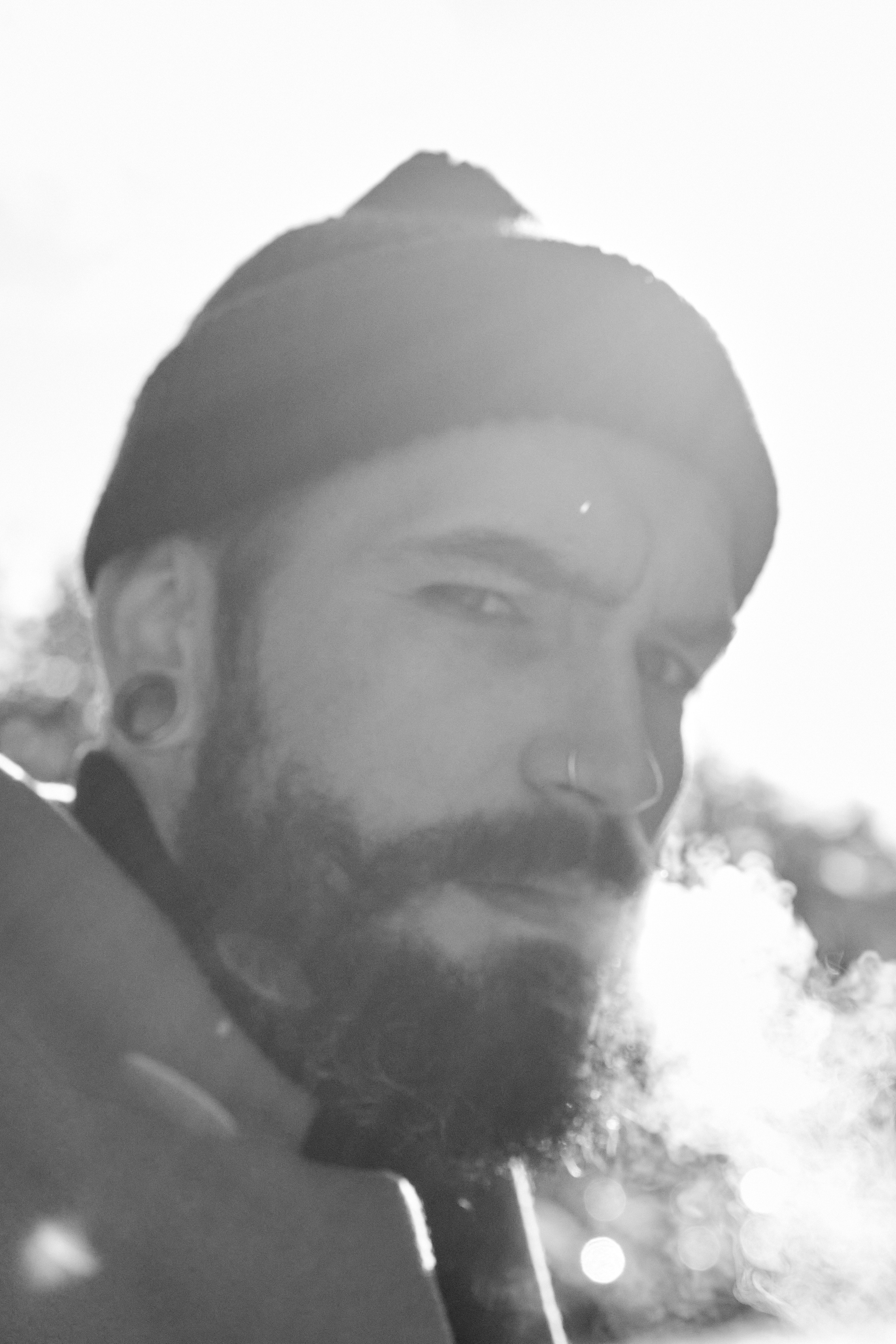 Андрей. Мужской портрет на улице. Свадебный и портретный фотограф в Екатеринбурге Александр Блюденов