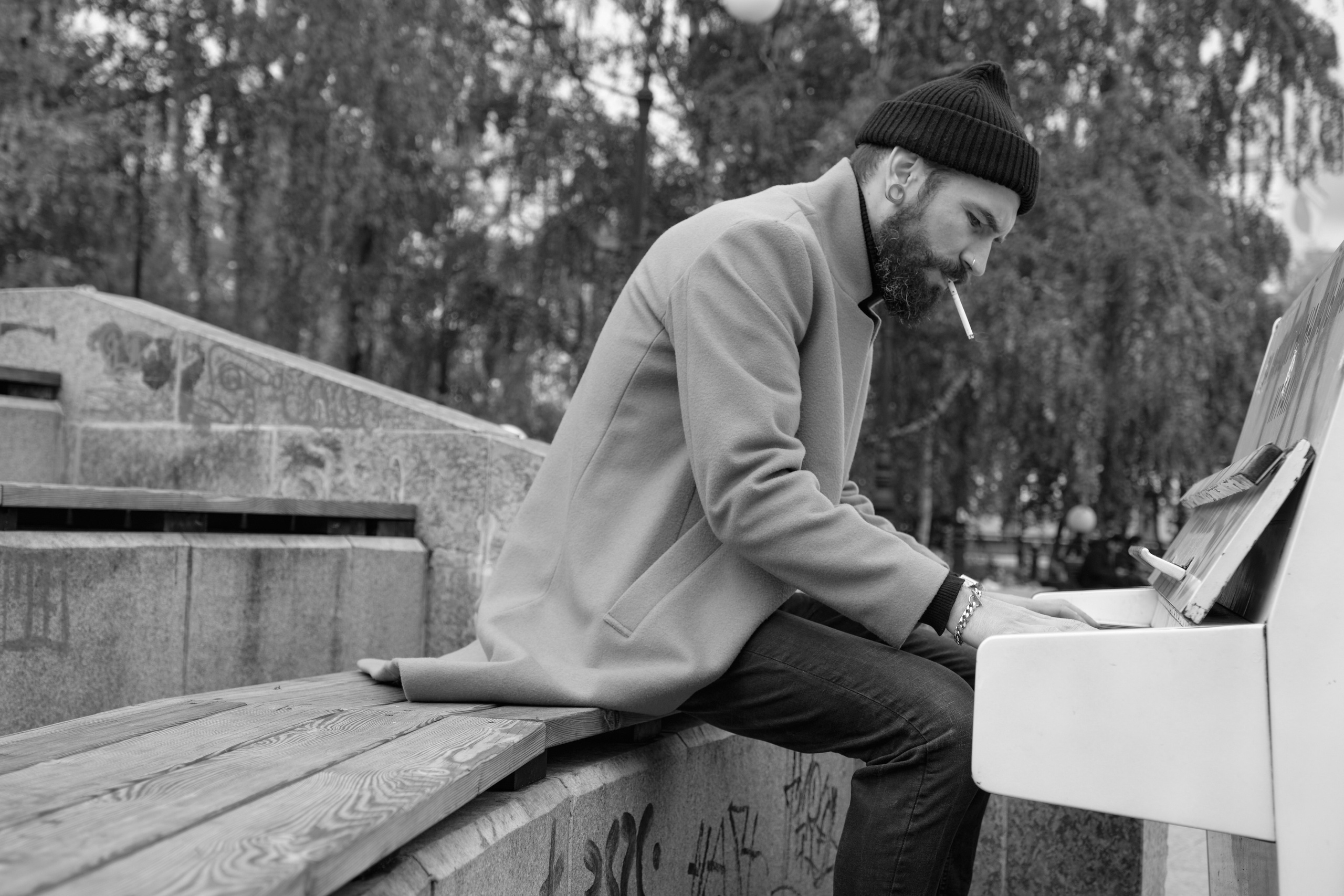 Андрей. Мужской портрет на улице. Свадебный и портретный фотограф в Екатеринбурге Александр Блюденов