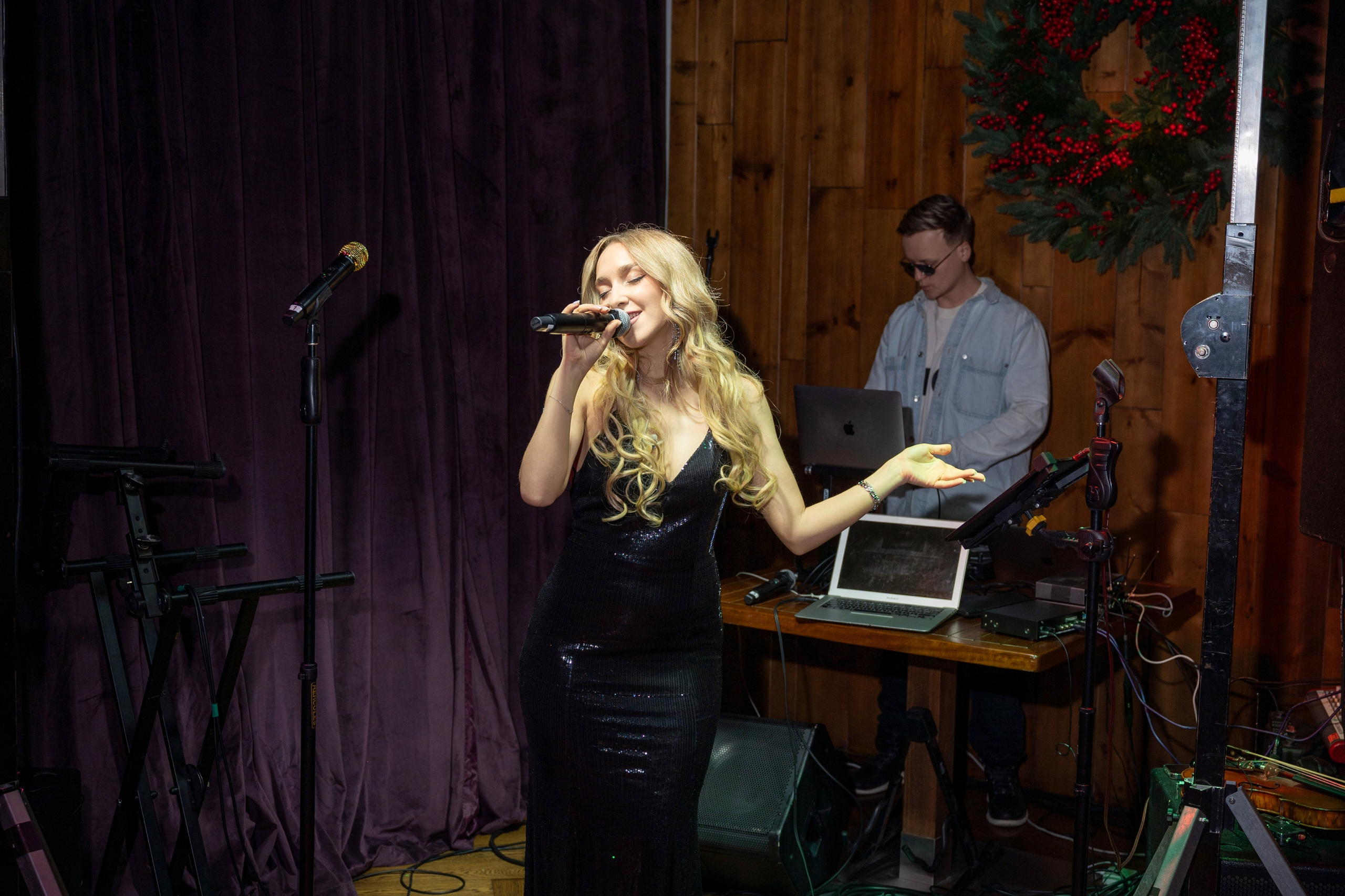 Новый год 2025 в ресторане Red Fox. Репортажный фотограф в Красной Поляне и Сочи Павлюченко Екатерина