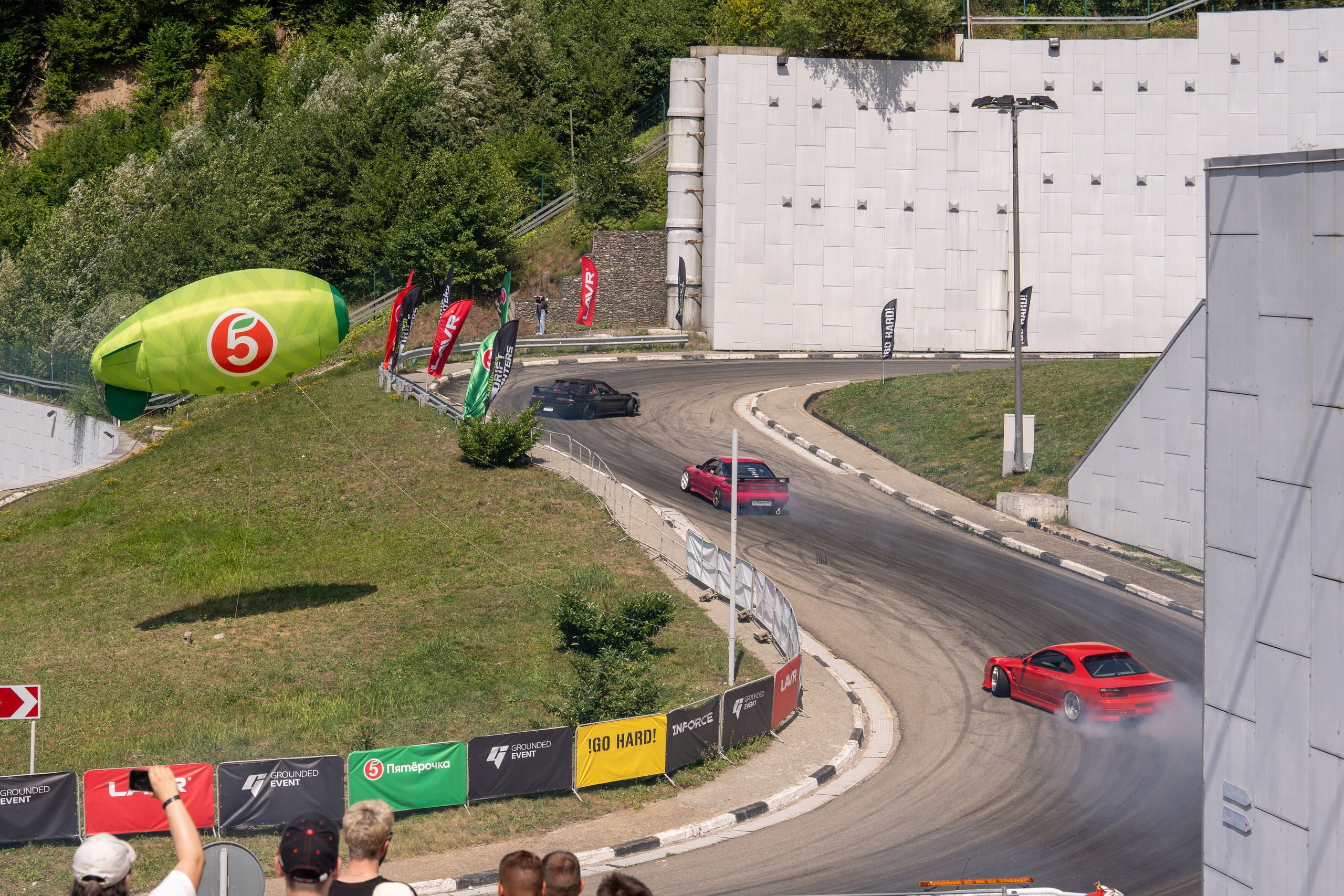 Фотоотчет партнеской интеграции для сети «Пятерочка» на фестивале «Grounded». Репортажный фотограф в Красной Поляне и Сочи Павлюченко Екатерина