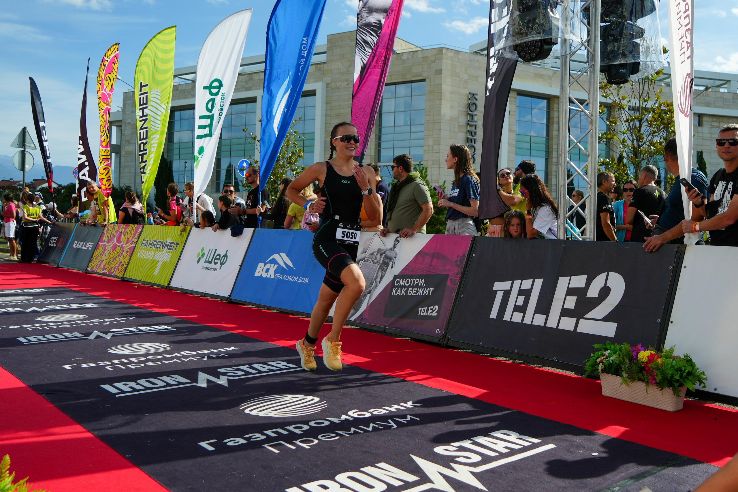 Фотоотчет партнерской интеграции для компании TELE2 на фестивале Ironstar. Репортажный фотограф в Красной Поляне и Сочи Павлюченко Екатерина