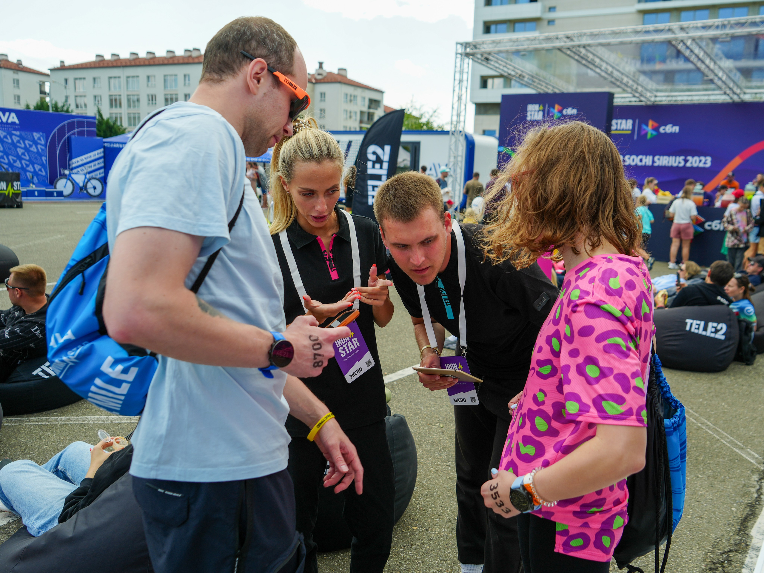 Фотоотчет партнерской интеграции для компании TELE2 на фестивале Ironstar. Репортажный фотограф в Красной Поляне и Сочи Павлюченко Екатерина