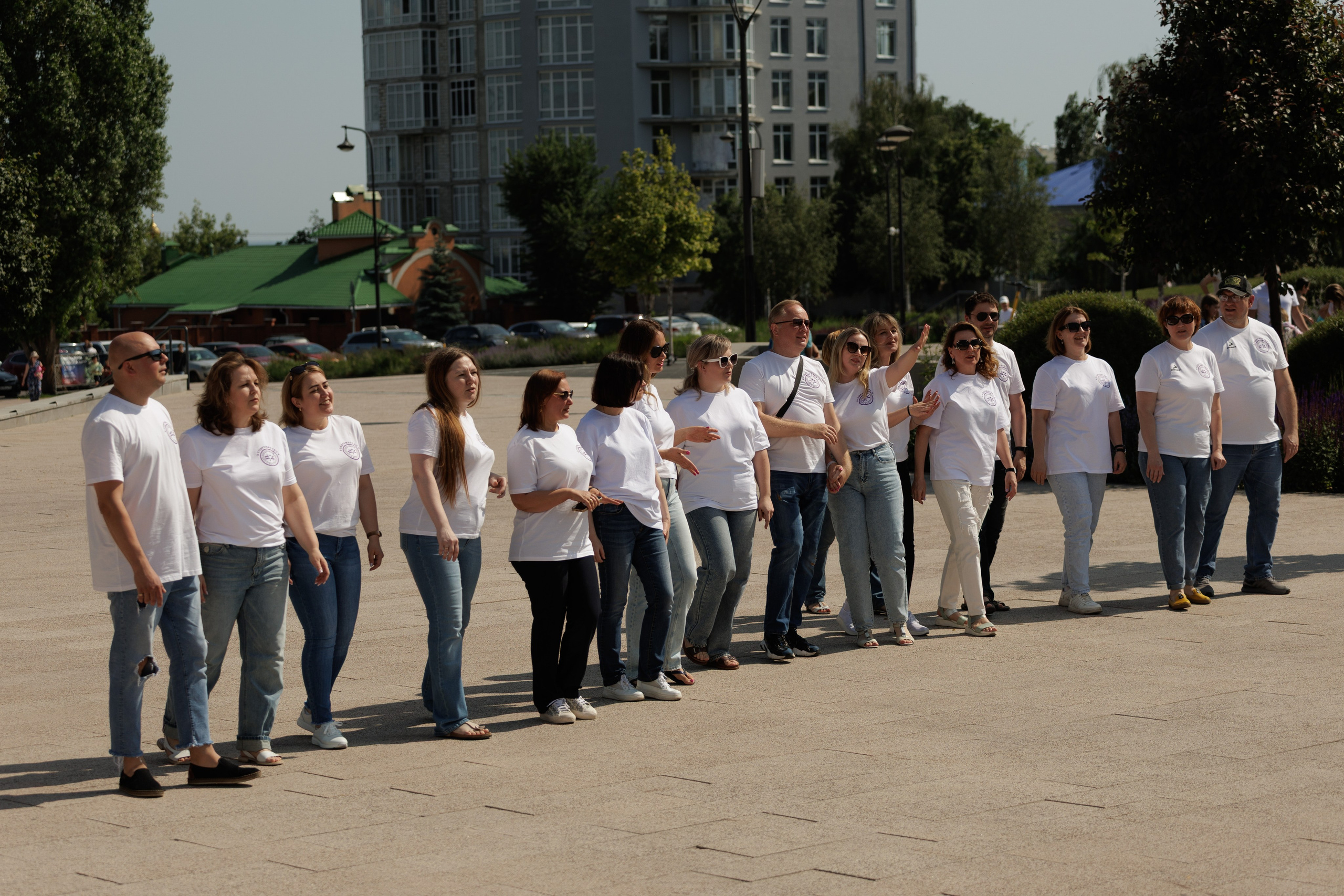 Репортажные фото съёмки клипа от родителей выпускникам. Свадебный фотограф в Воронеже Александр Работкин
