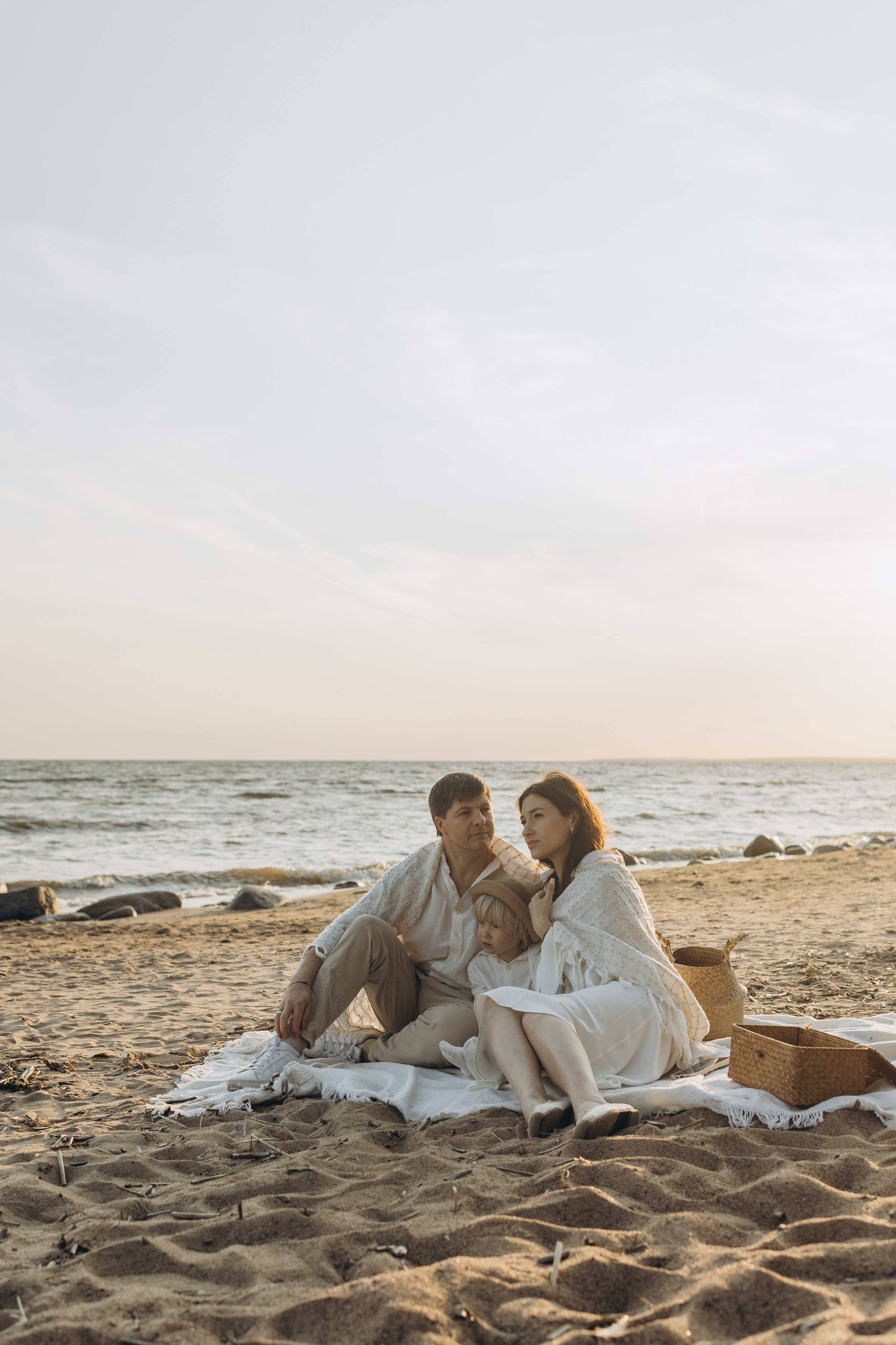 Эмилия, Дмитрий и Демид на Финском заливе. Семейный фотограф в Москве Виктория Ястребинская