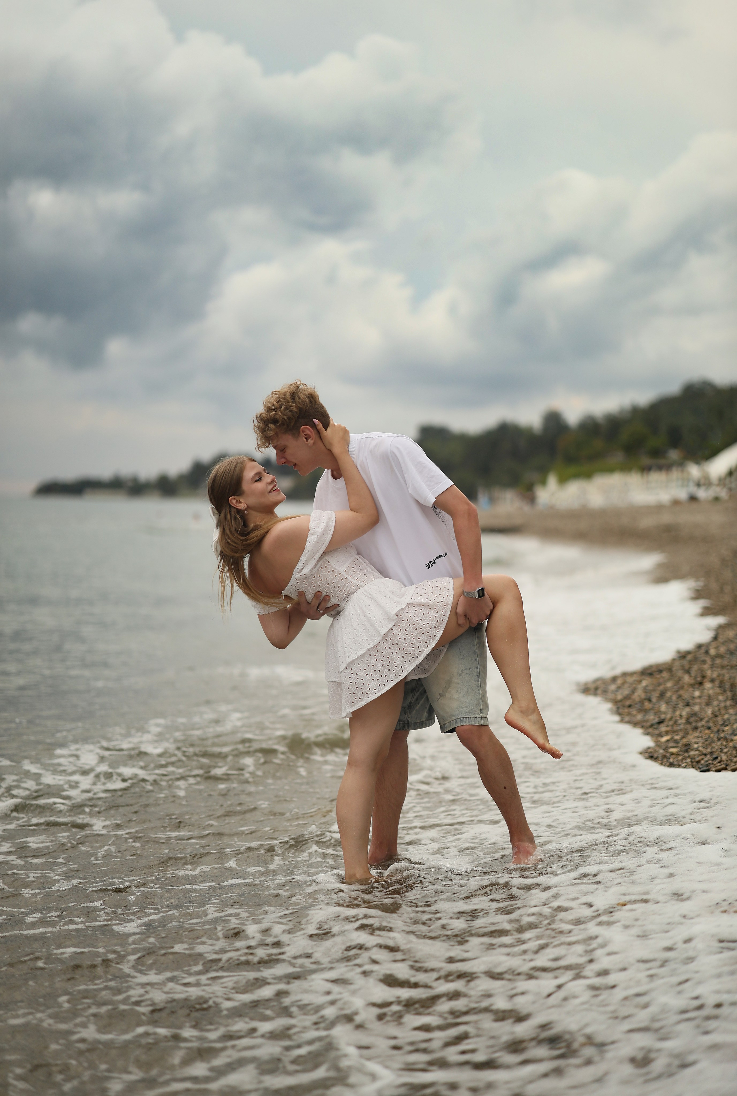 Love story фотосессия на пляже в Новом Афоне. Свадебный и семейный фотограф в Абхазии Жанна Соснина