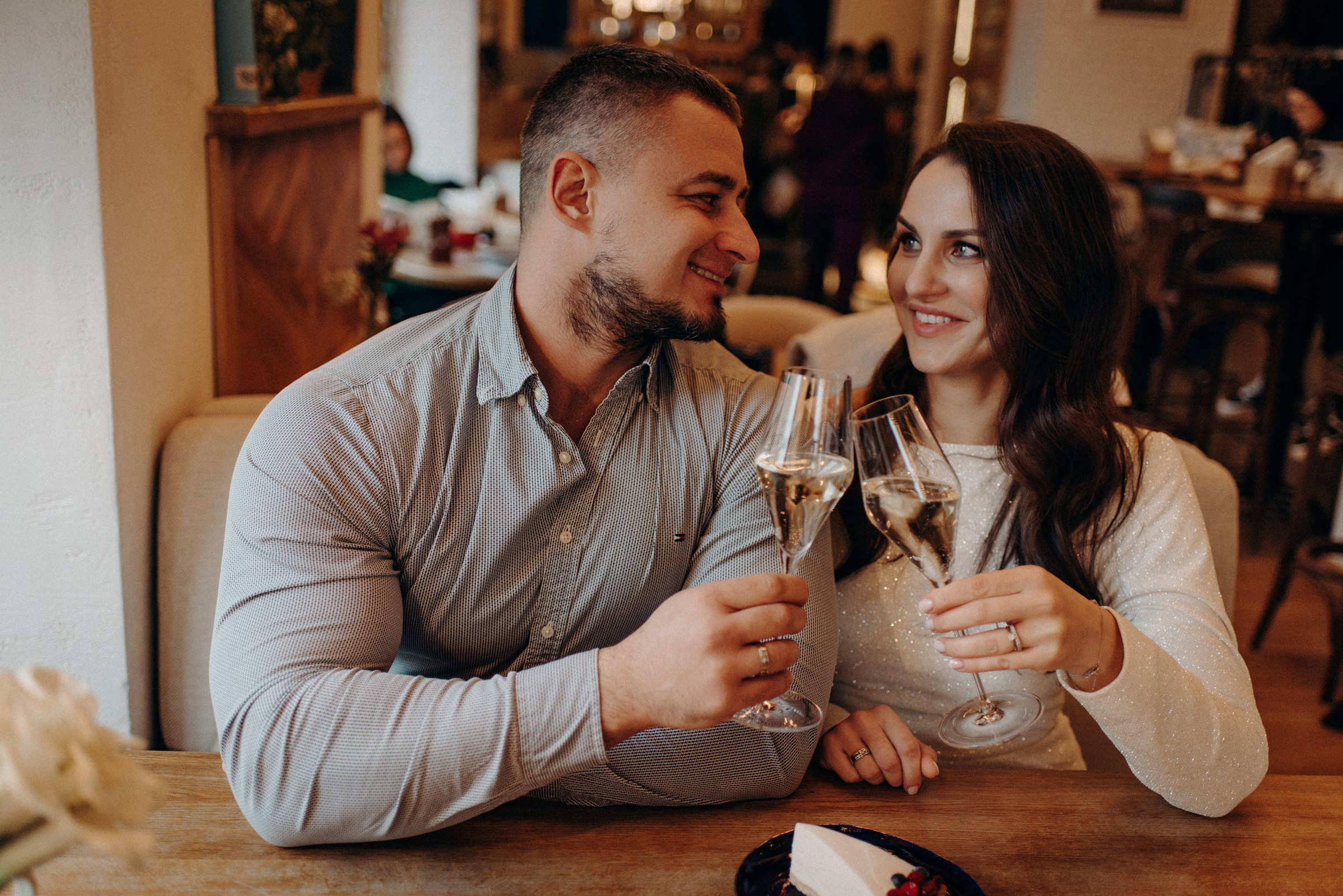 свадебная фотосессия в кафе Счастье