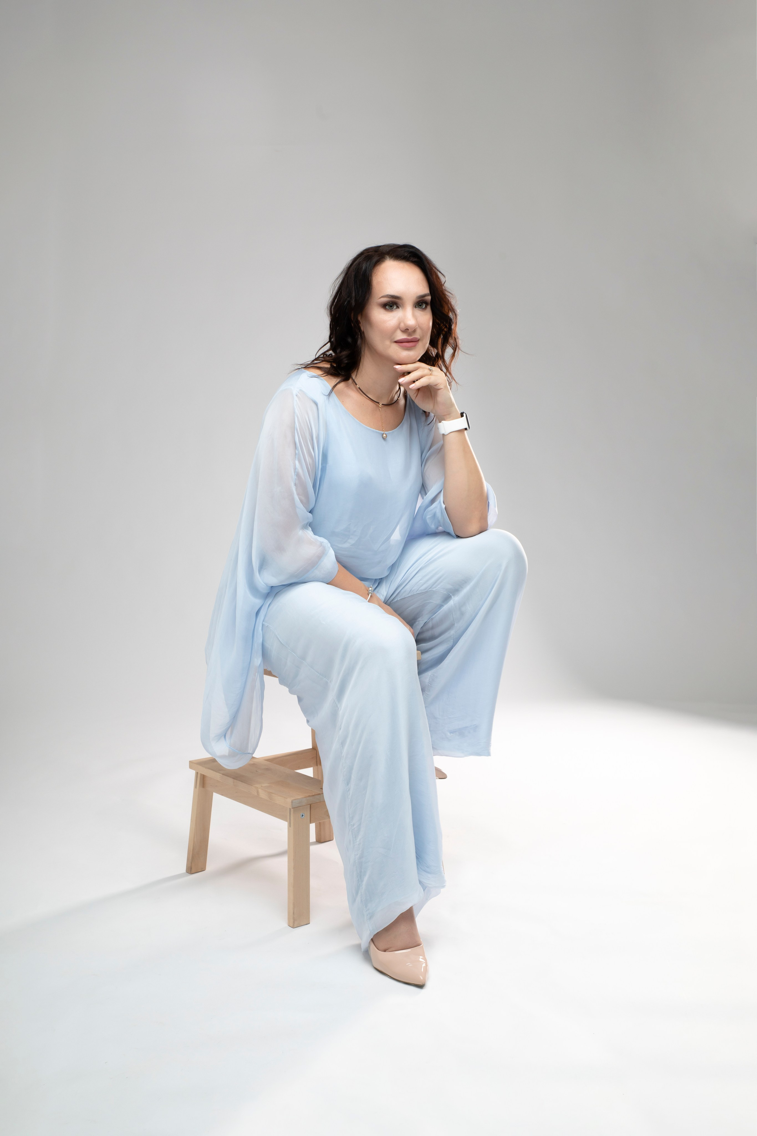 Женский, бизнес портрет фотосессия в городе Алматы. Фотограф беременности, новорожденных и детей до года в г. Алматы|Totofoto