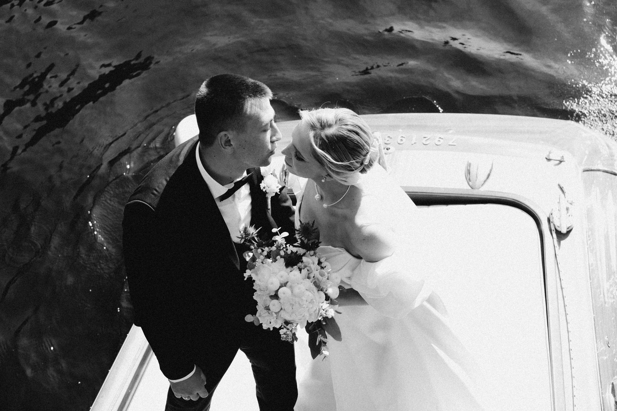 СВАДЕБГНАЯ ПРОГУЛКА ПО КАНАЛ САНКТ-ПЕТЕРБУРГА НА КАТЕРЕ. Профессиональный фотограф, Санкт-Петербург — Виктория Богомолова