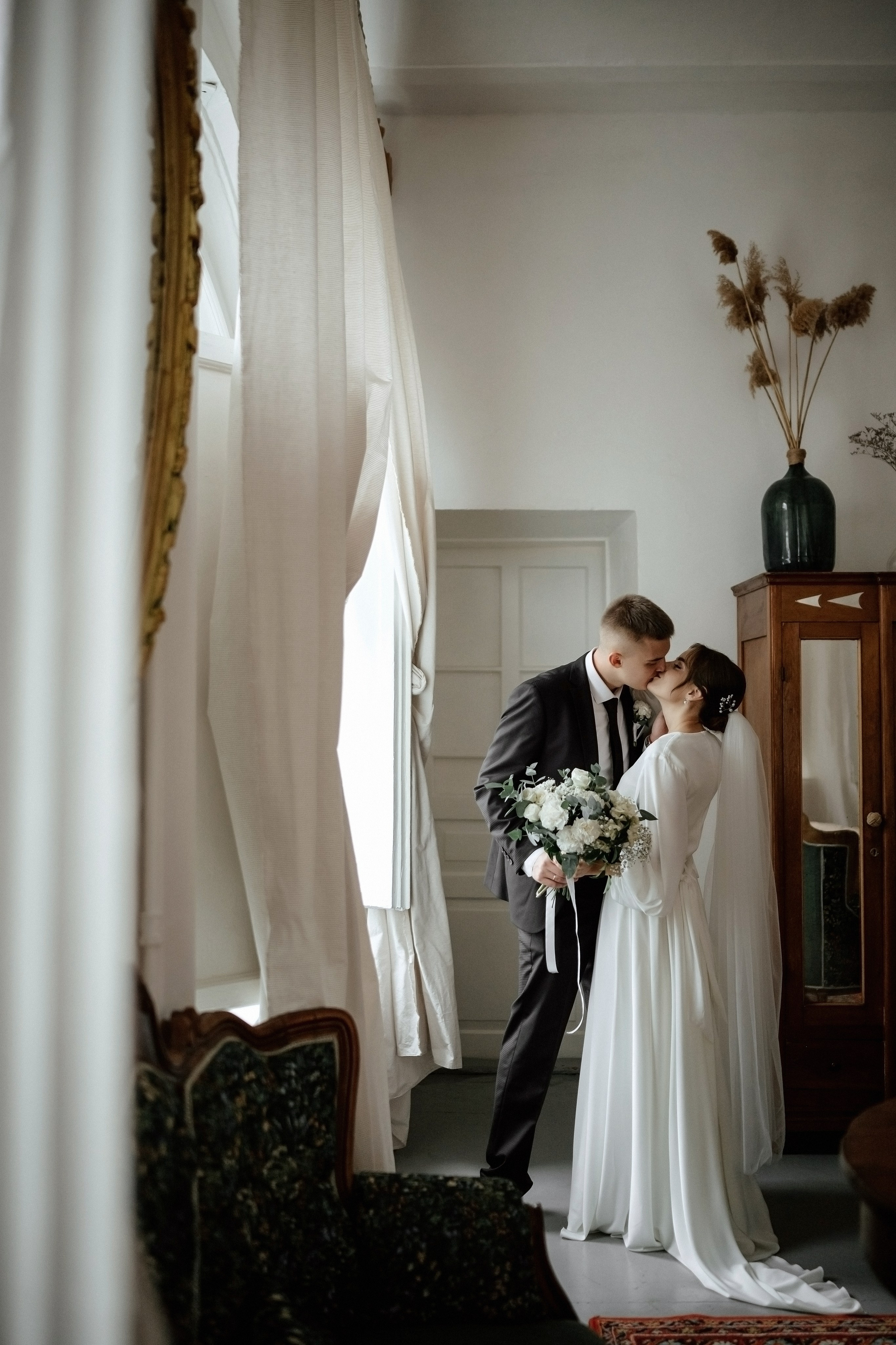 Свадебная фотосессия в Ливадийском дворце. Свадебный и семейный фотограф и видеограф, Крым, Москва, Санкт -Петербург