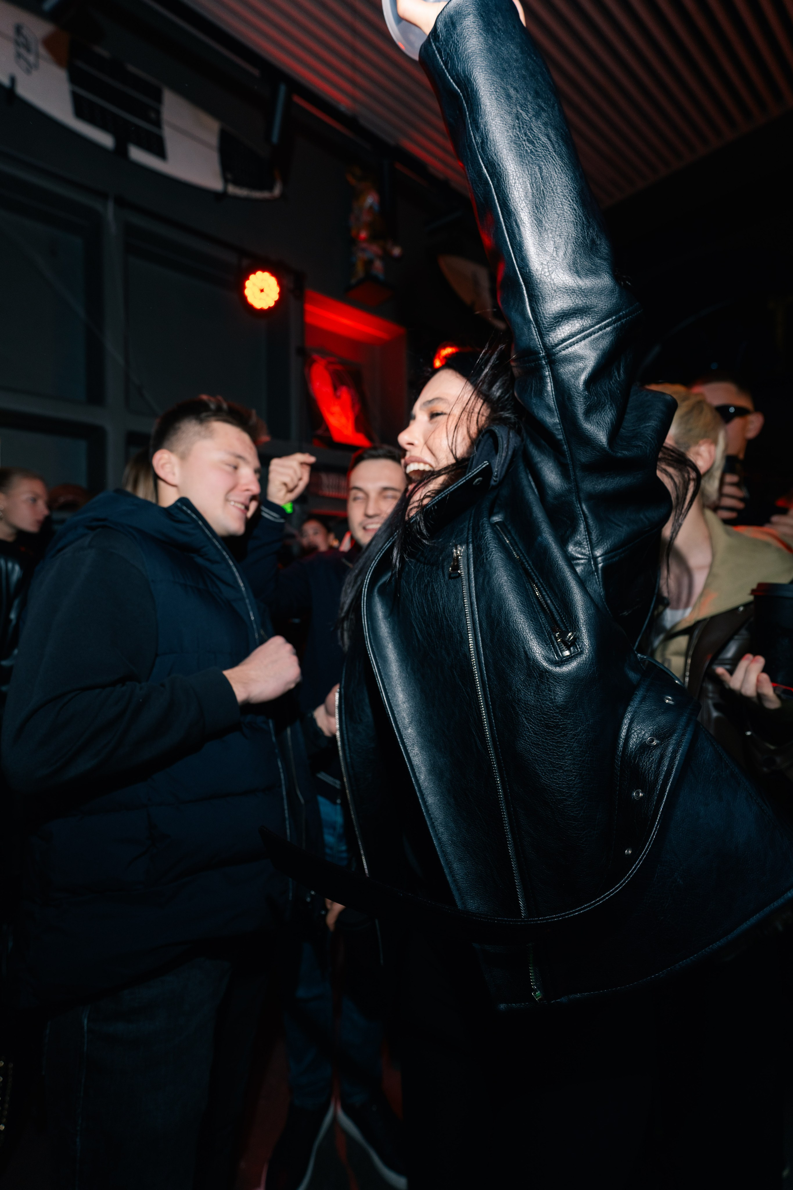 NAIPACHE DARK NIGHT x TWINBY. @oljiofilm: Олег Иванов — фотограф