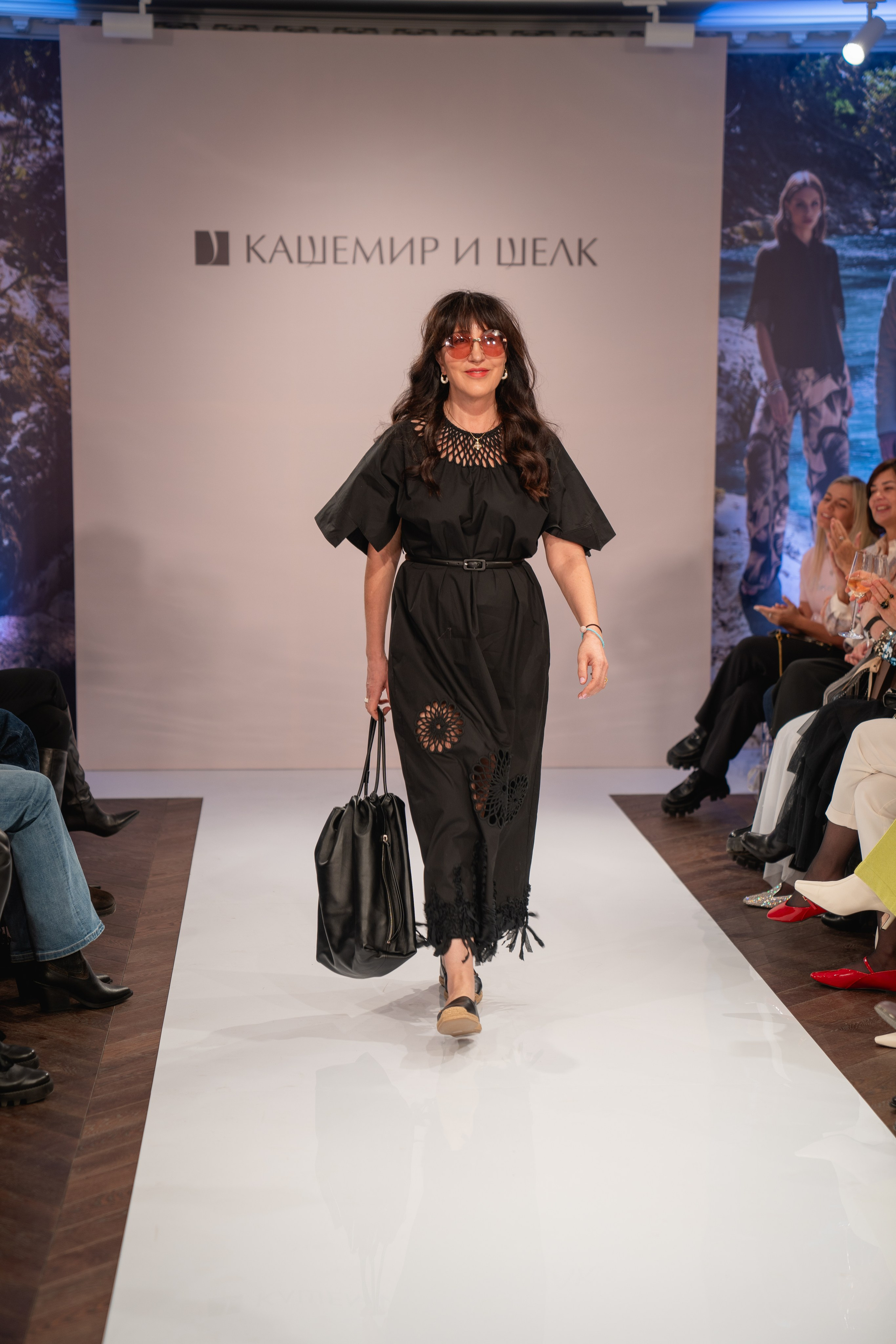 Модельный показ. Занимаюсь профессиональной фотографией и живу рядом с Байкалом. Работаю в разных жанрах